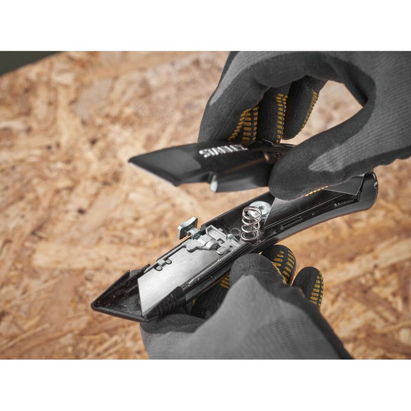 Heavy Duty nůž Trapézová čepel Zatahovací kovová černá