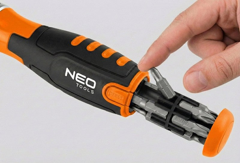 Ratchet Screwdriver With 12 Piece Bit Set