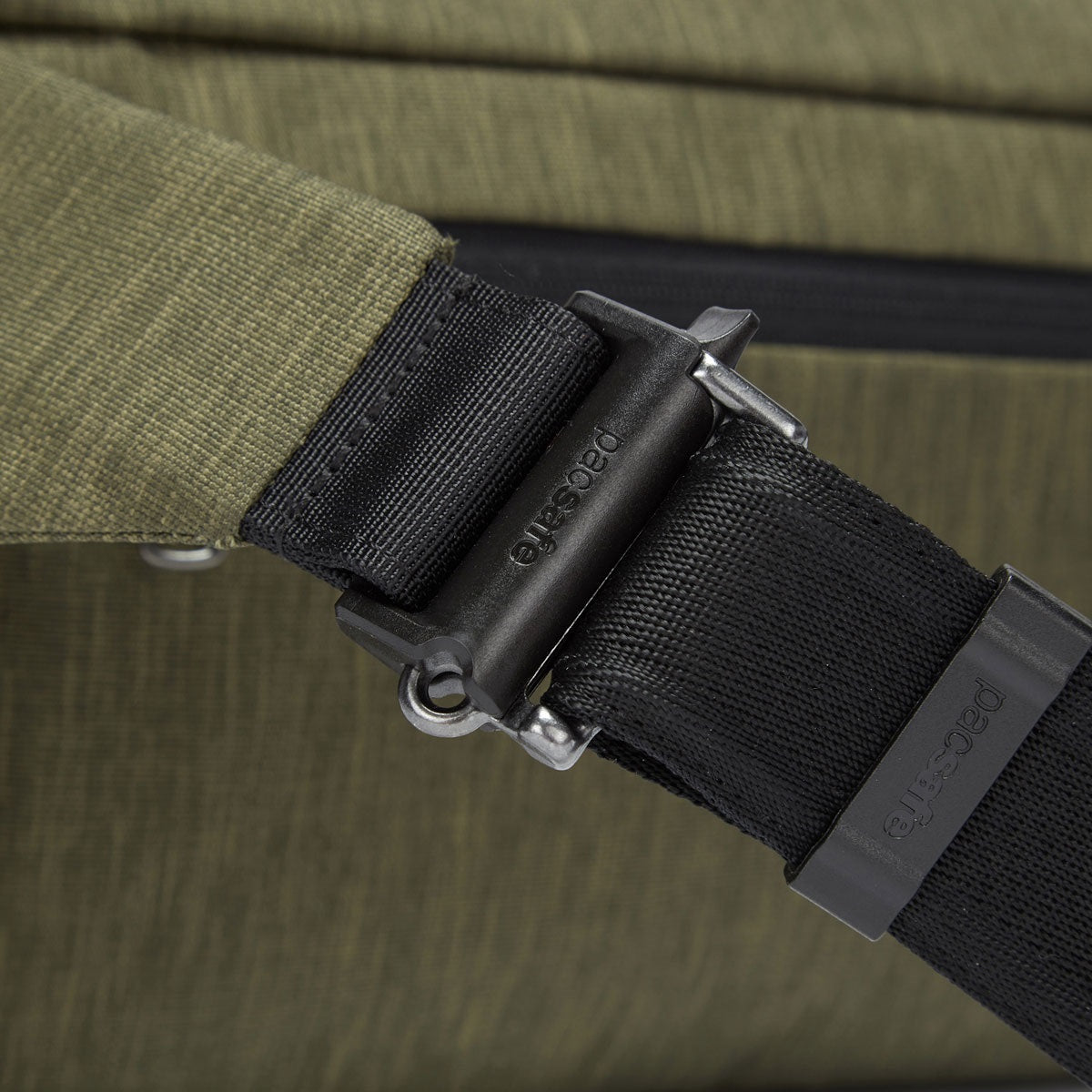 Pacsafe Metrosafe X Sling Pack Utility
