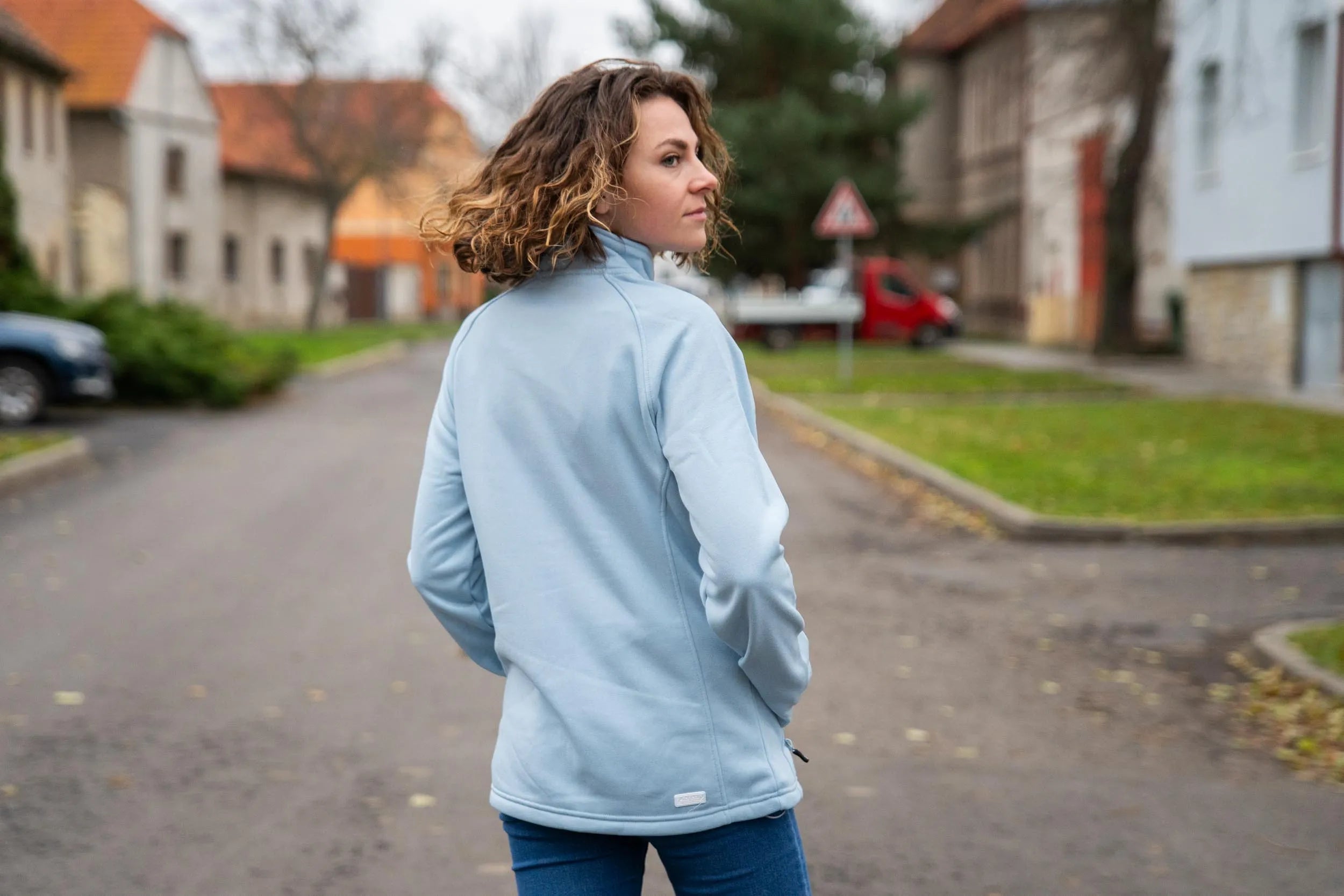 Geansaí na mban kjelvik milou gorm 46