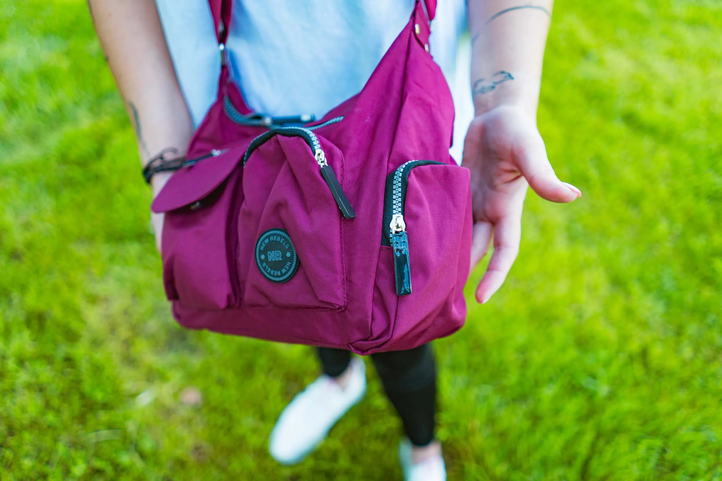 Ny rebells crincle topzin vinröd axelväska