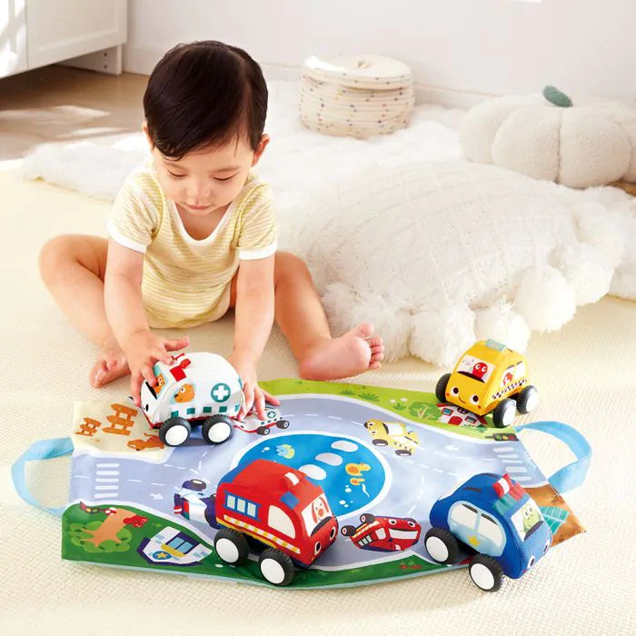 Conjunto de carro de pelúcia pull-back Hape