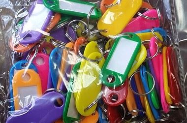 Ключови етикети 100 пакета в няколко цвята с верига за звяр