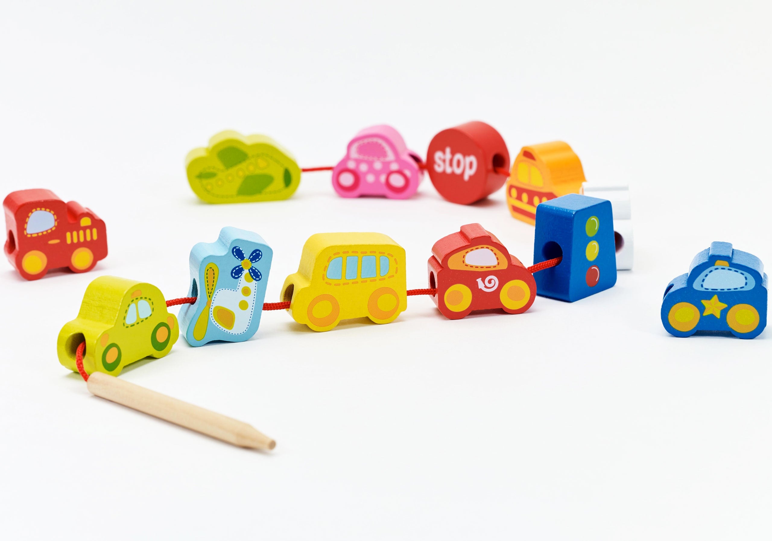 Classic World Wooden Threading Blocks Road Traffic 13 db.