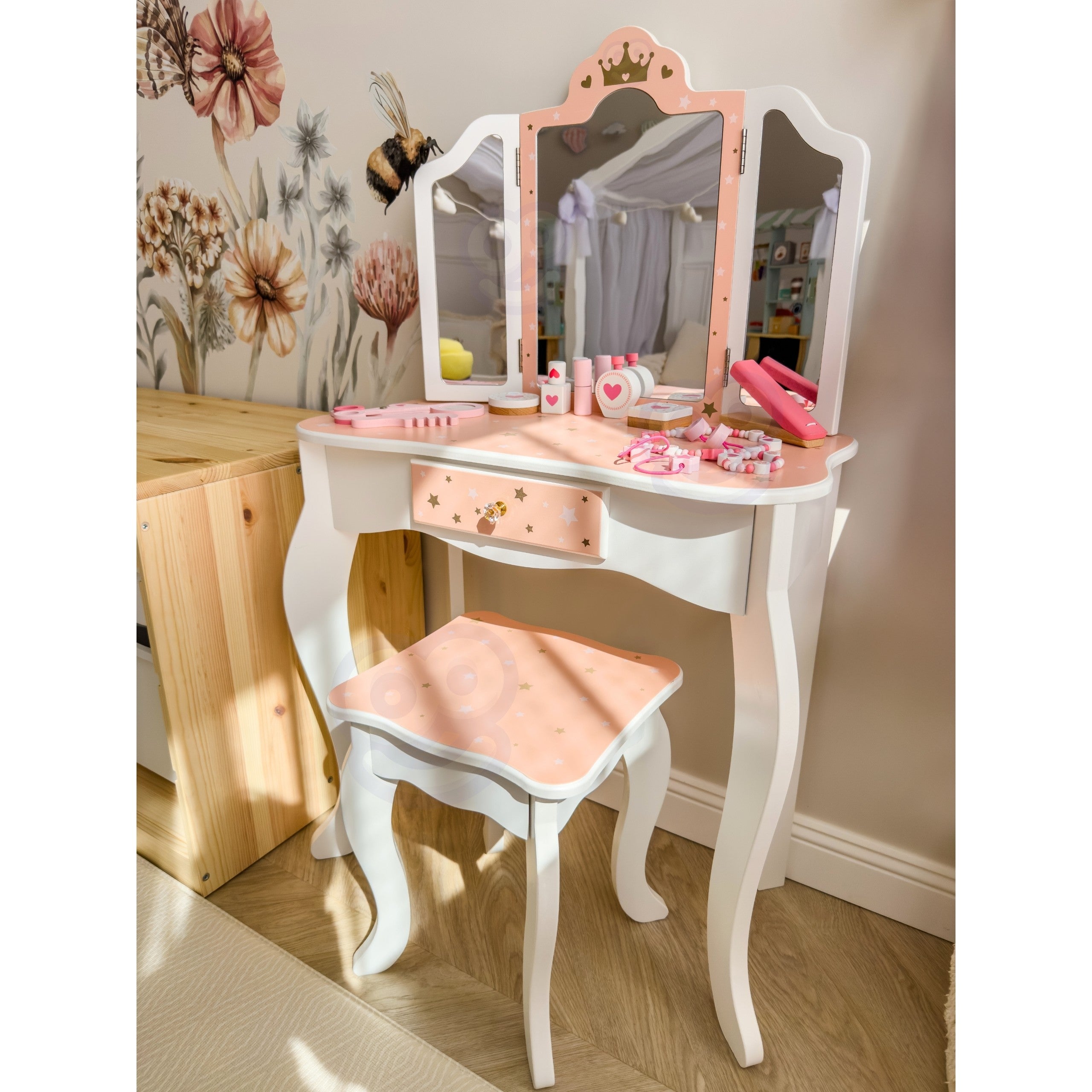 Toeletta Woopie in legno verde con specchio e accessori
