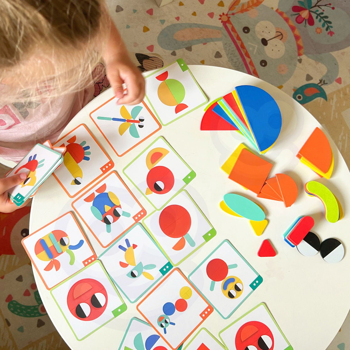 Woopie zelené drevené montessori puzzle 40 vzorov na vytvorenie 55 kusov s certifikáciou Fsc