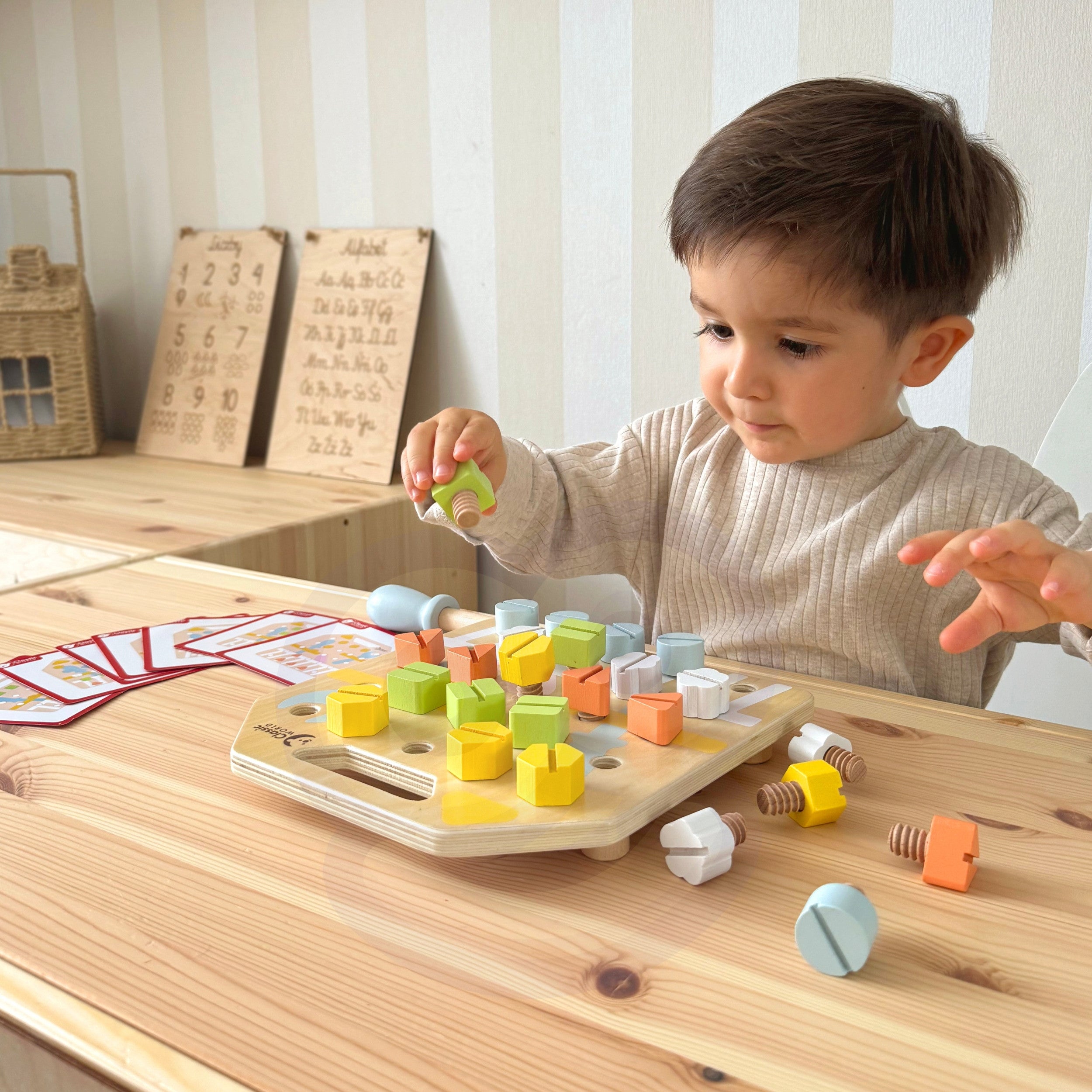 Rompecabezas lógico de tablero manipulador de madera Classic World