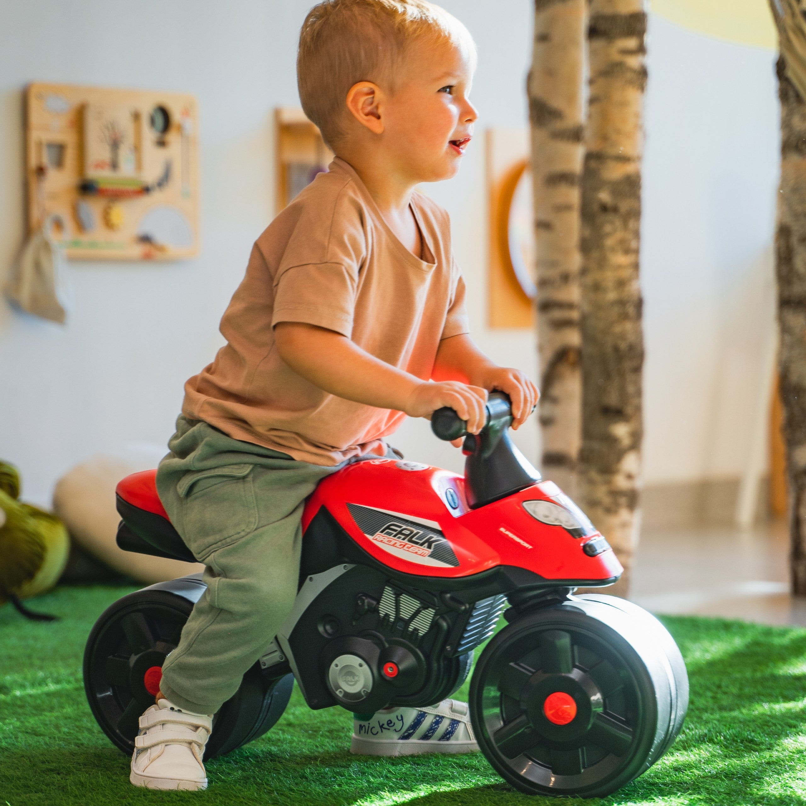 Falk Racing Ride-on červená široká kola 1+