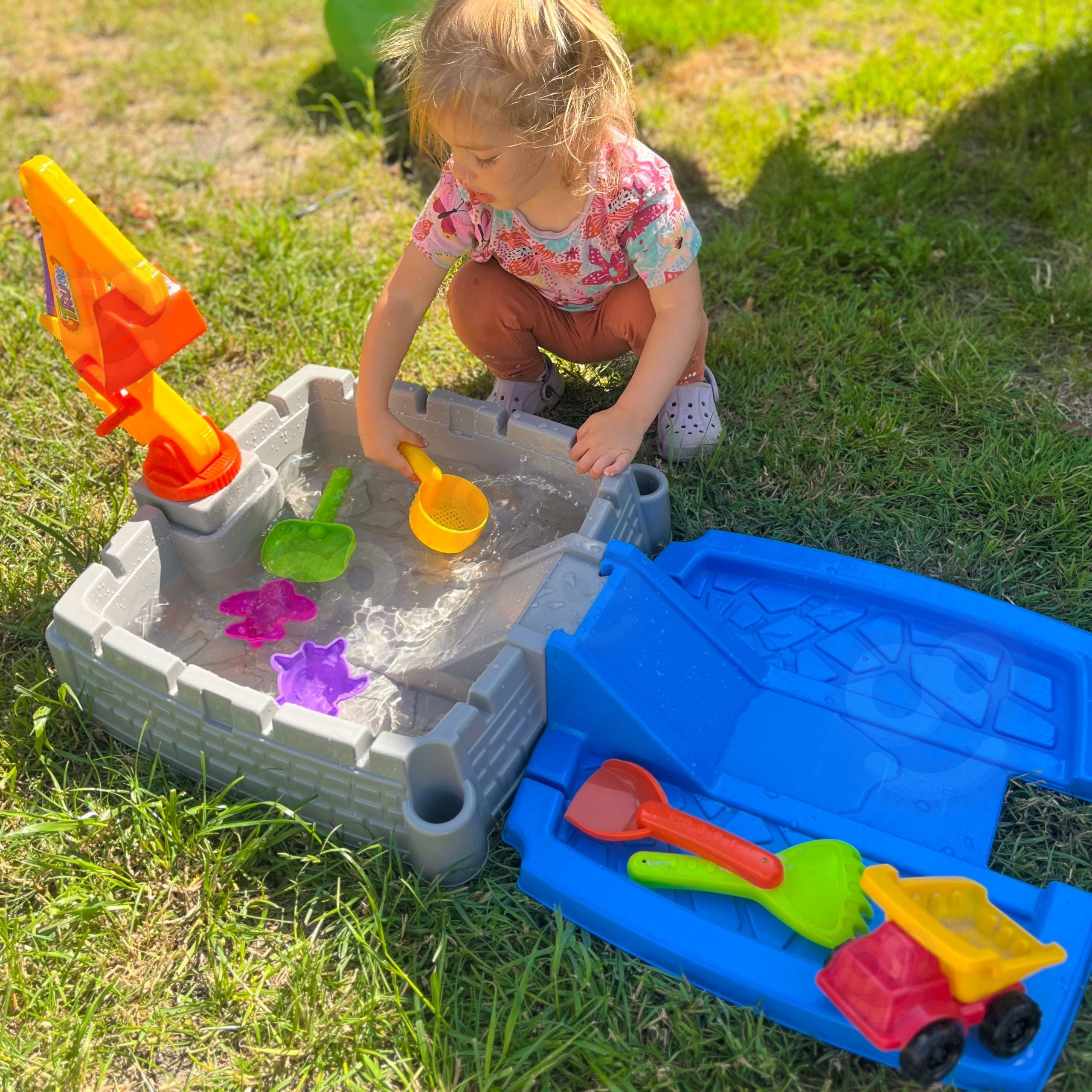 Woopie Portable Sandbox Castle Lockable + 9 Acc.