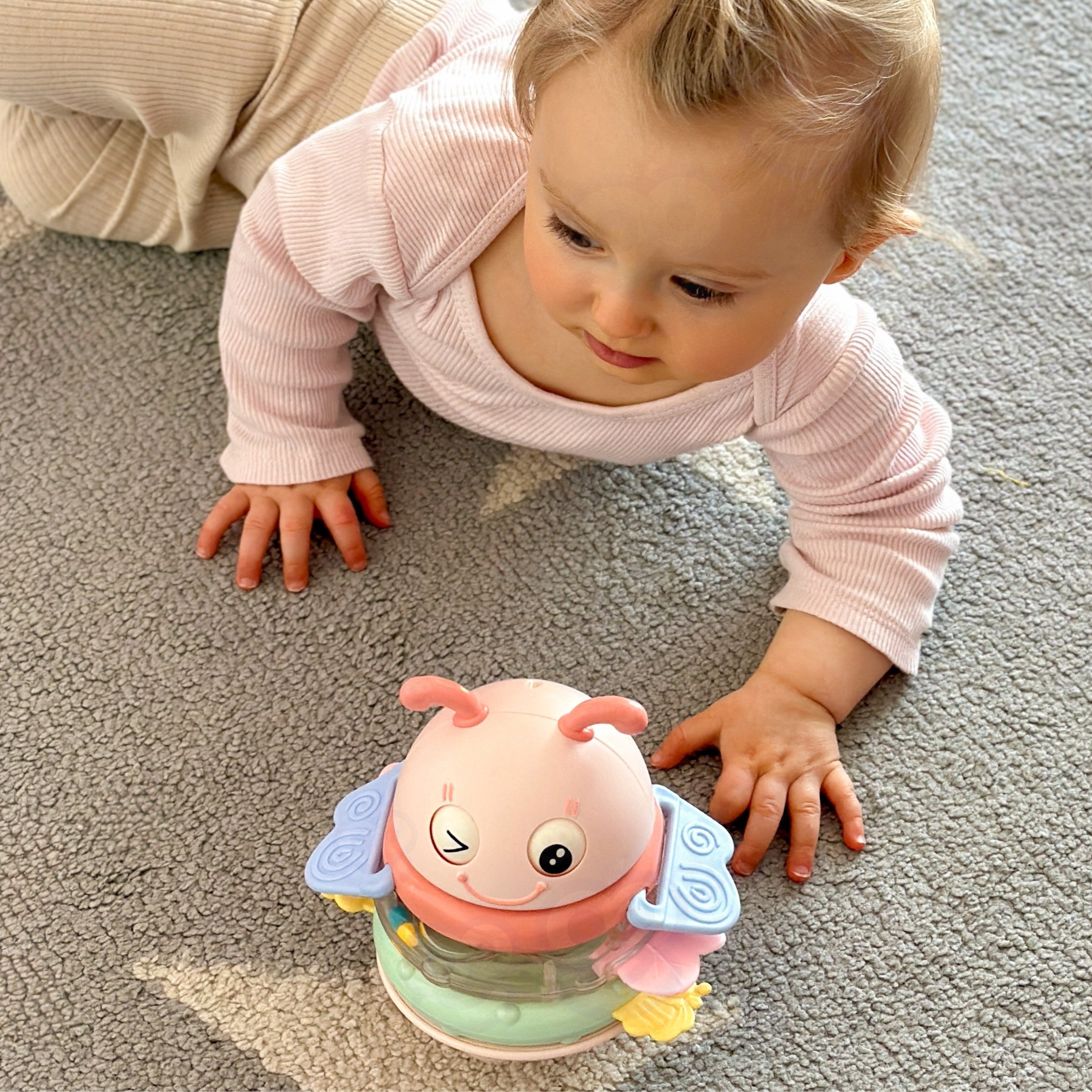 Woopie Baby Wanka Stand Up Sensory Toy 2 i 1 Rattle Teether Rosa