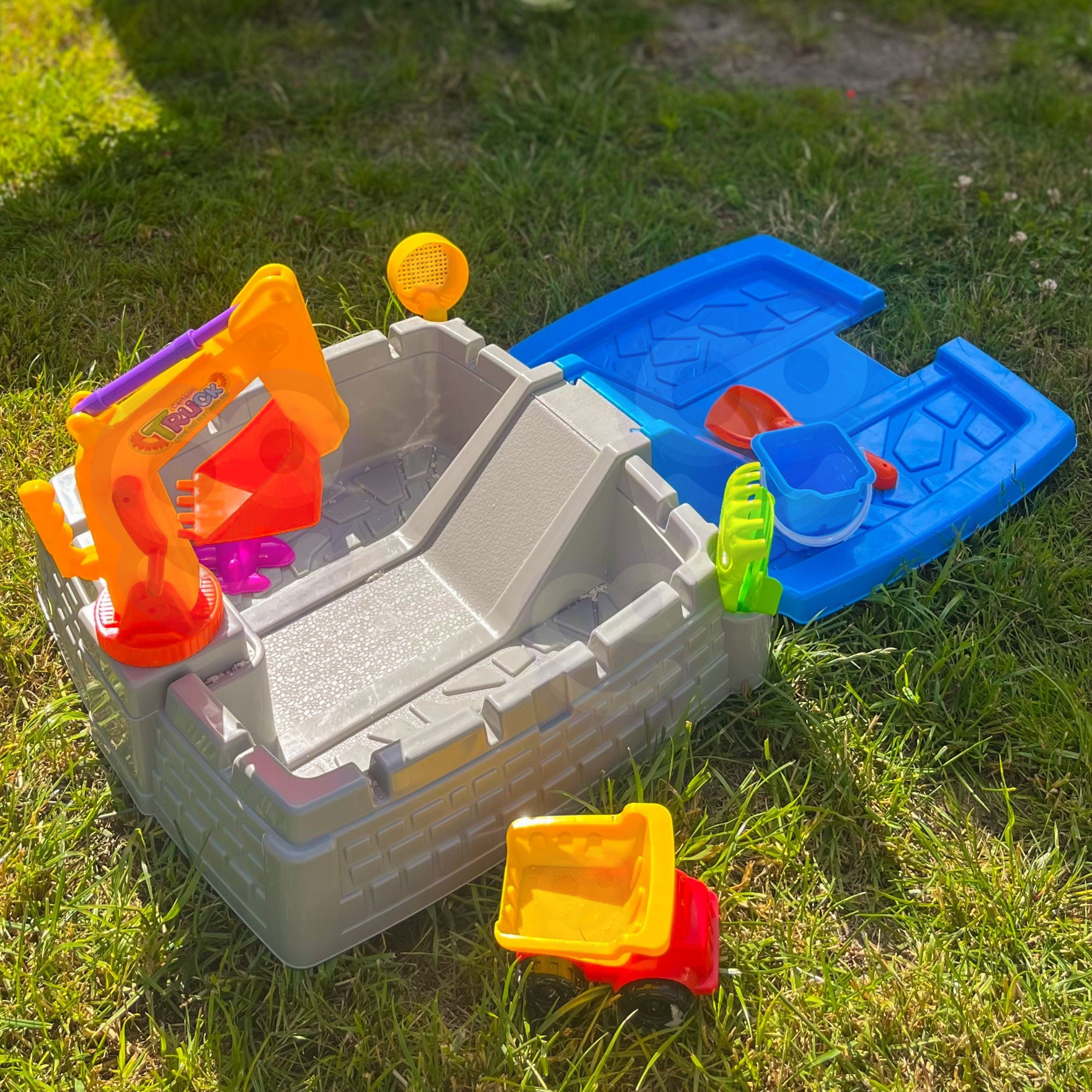 Woopie Portable Sandbox Castle Lockable + 9 Acc.