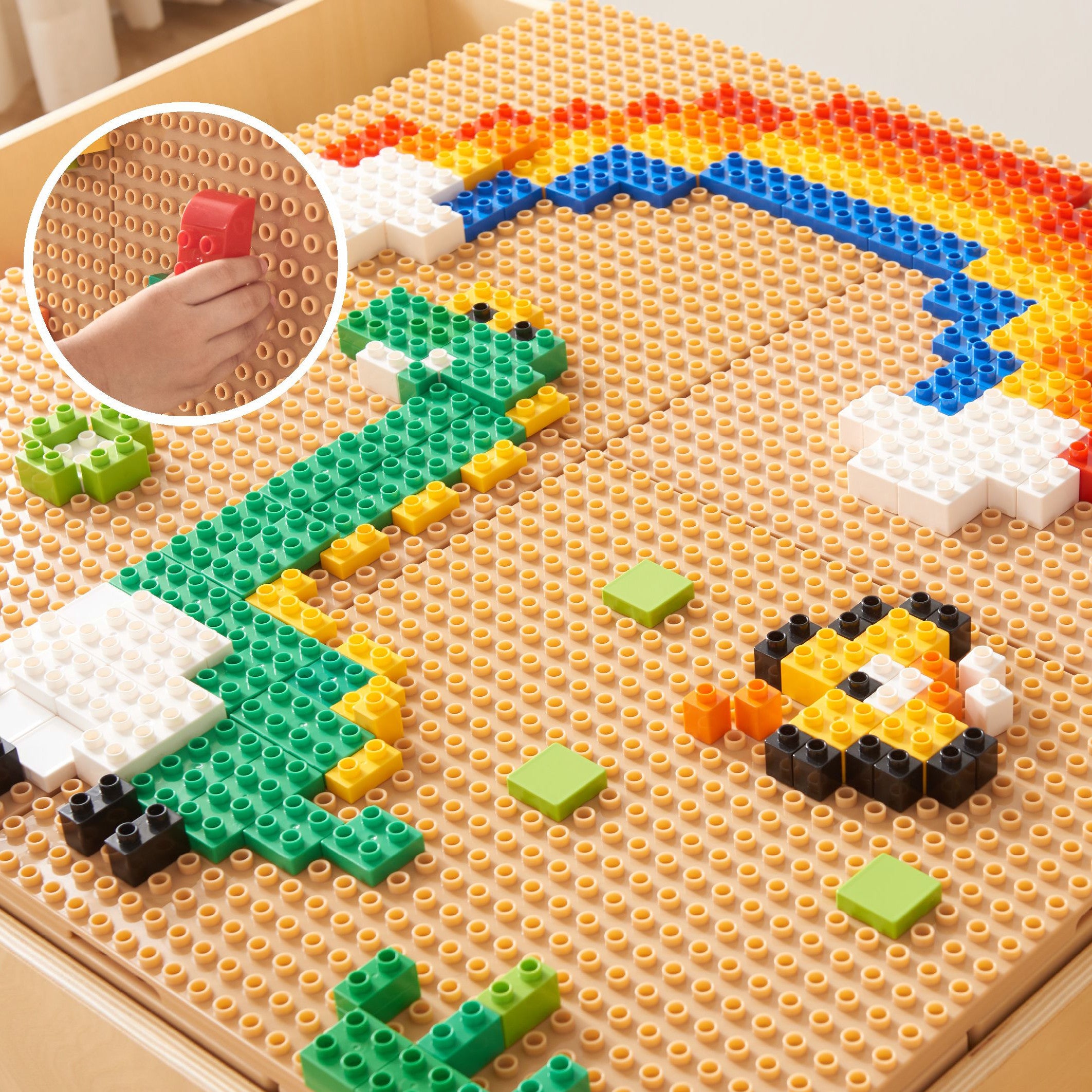 Mesa Educacional de Madeira Masterkidz + Acessórios de Parede de Haste + 135 Blocos