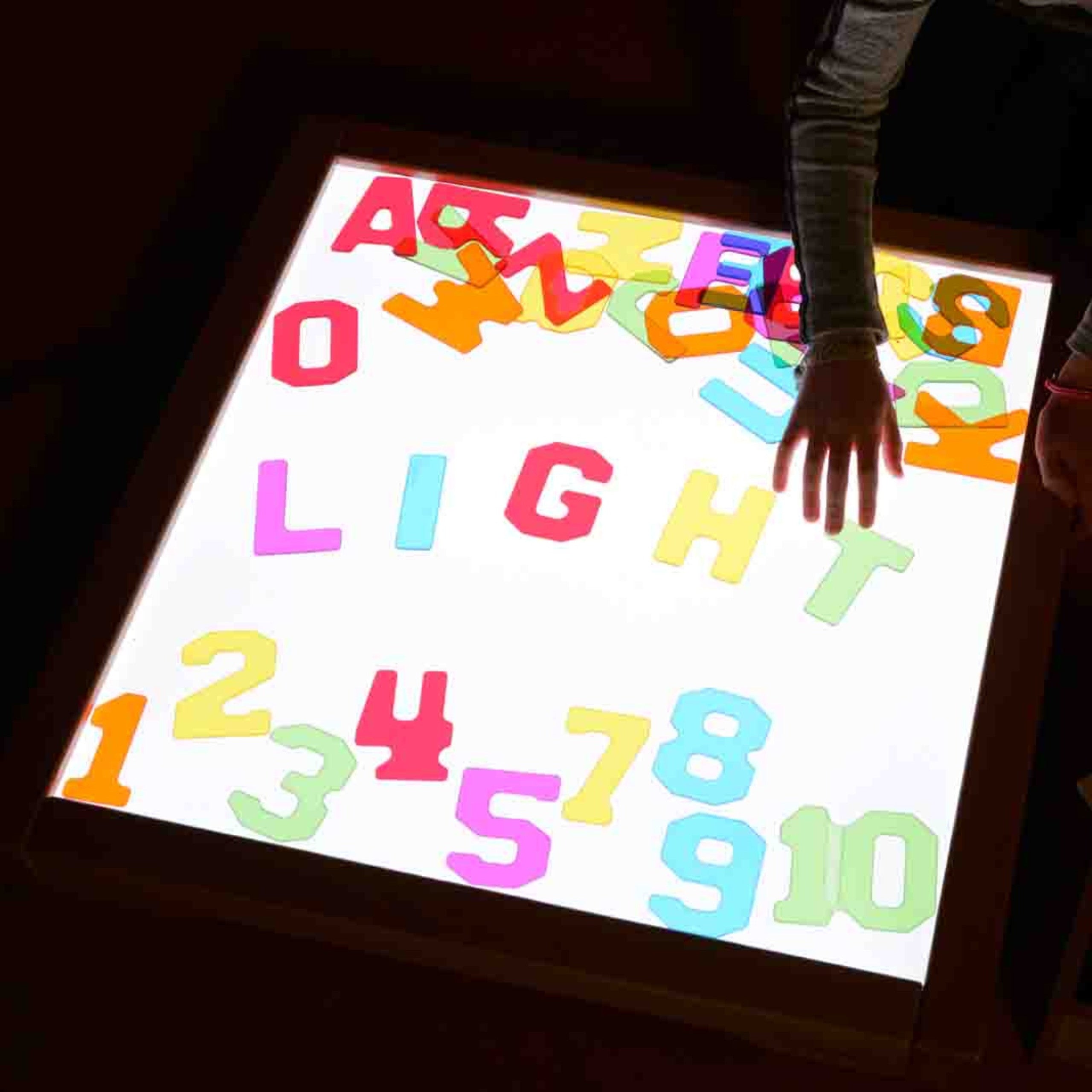 Senzorický rám Masterkidz – LED panel + priehľadný podnos na maľovanie