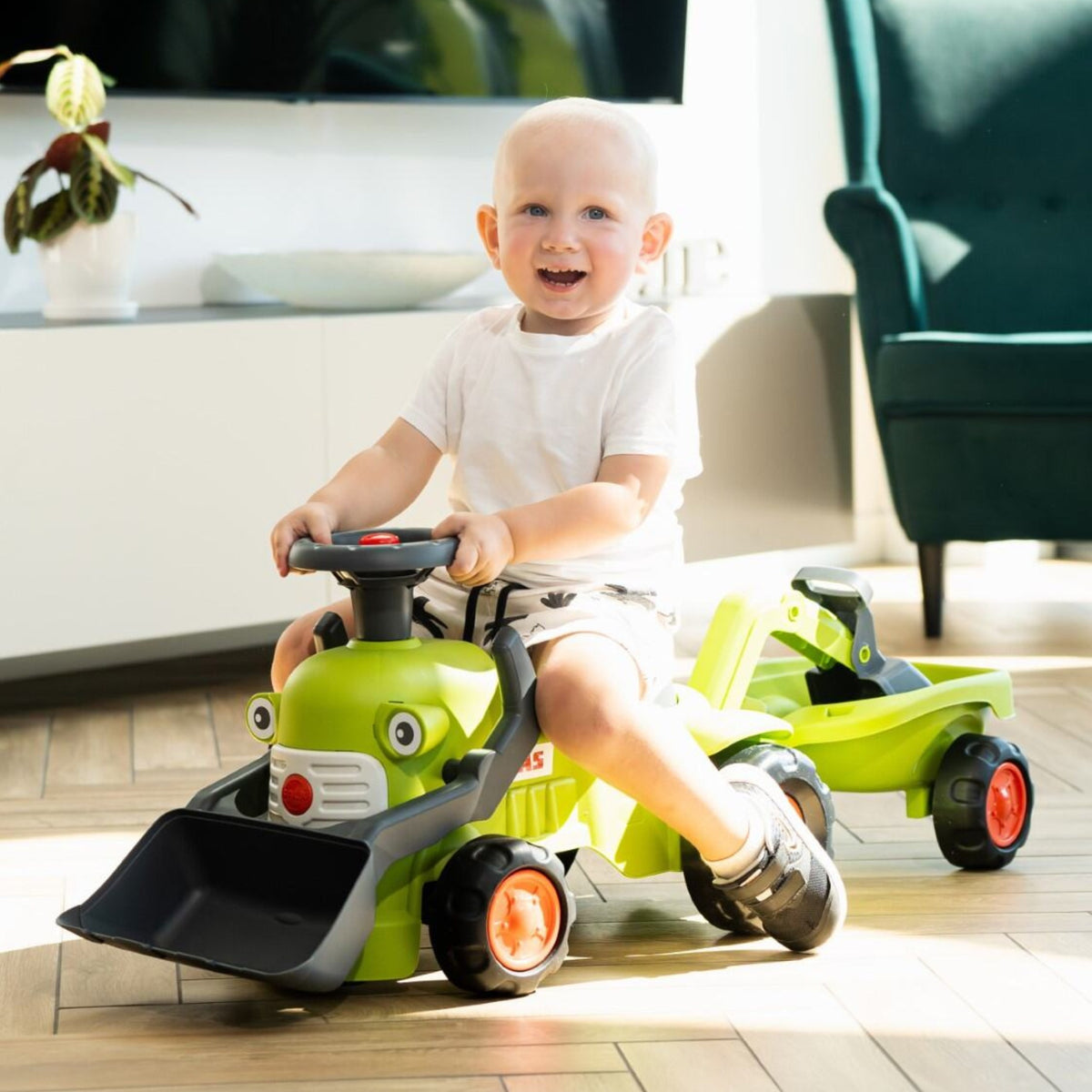 Falk Claas Aufsitztraktor mit Anhängerlader und Schaufel
