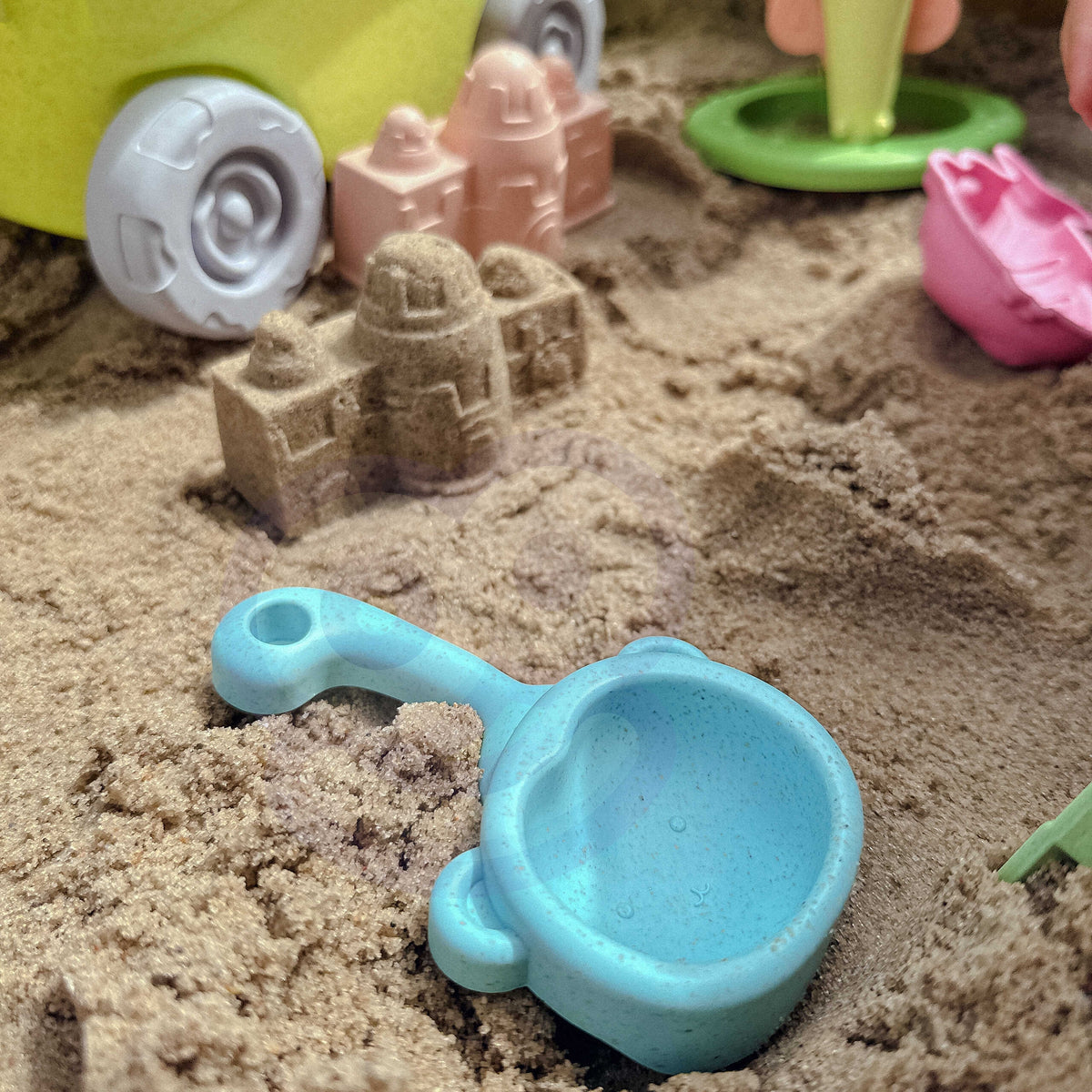 Woopie Green Sand Play Set With Cart 13 Píosa Ábhar Orgánach In-bhithdhíghrádaithe