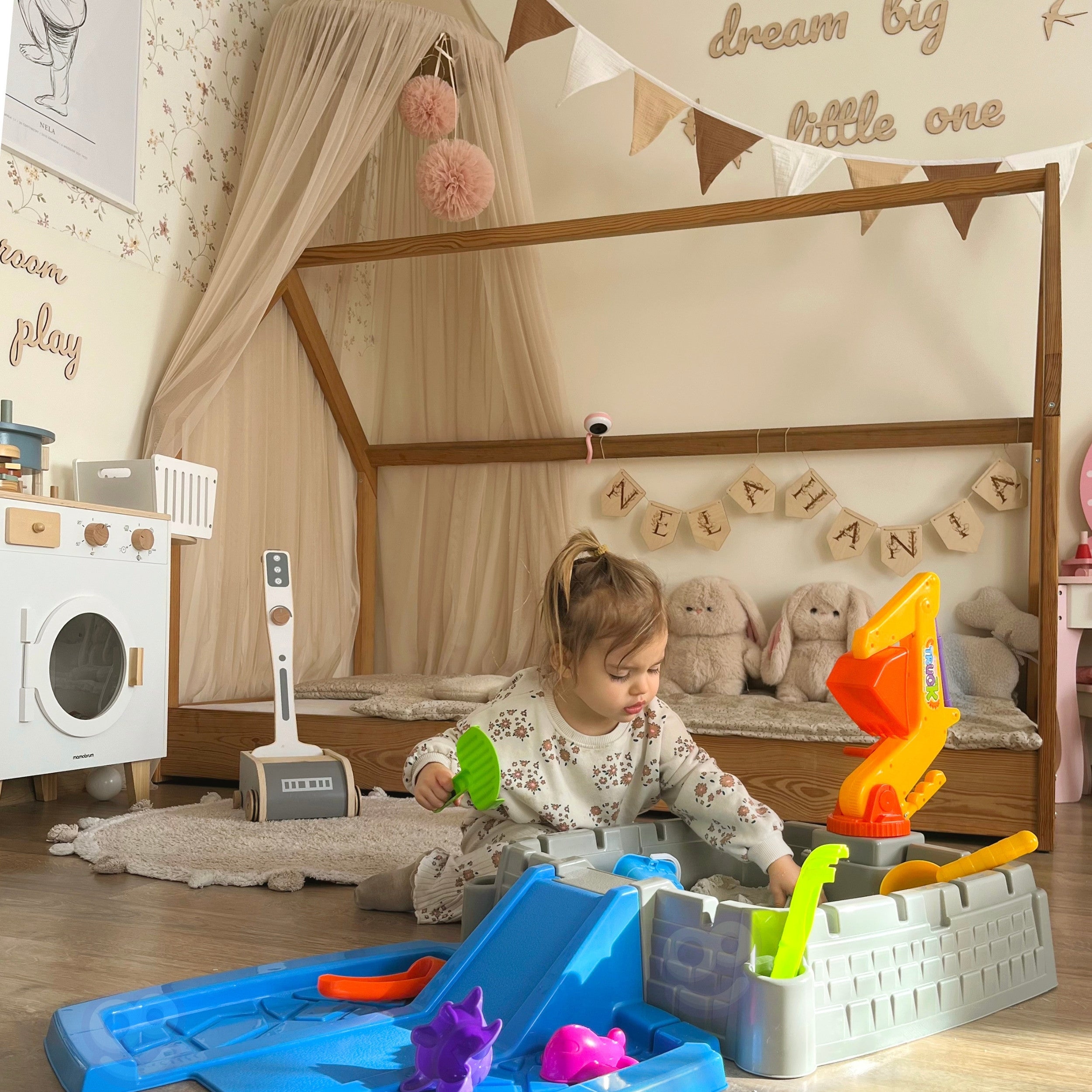 Woopie Portable Sandbox Castle Lockable + 9 Acc.