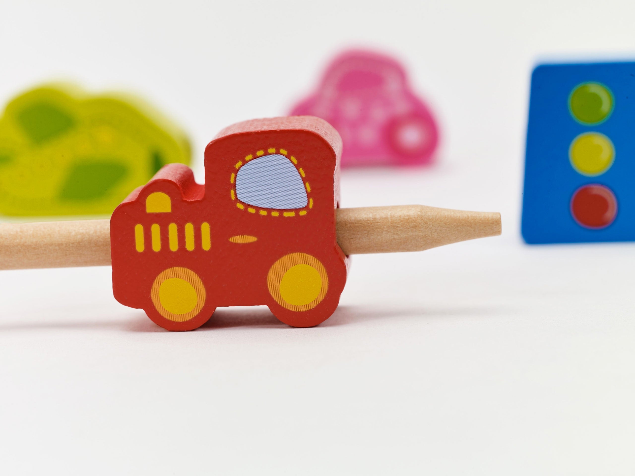 Classic World Wooden Threading Blocks Road Traffic 13 db.