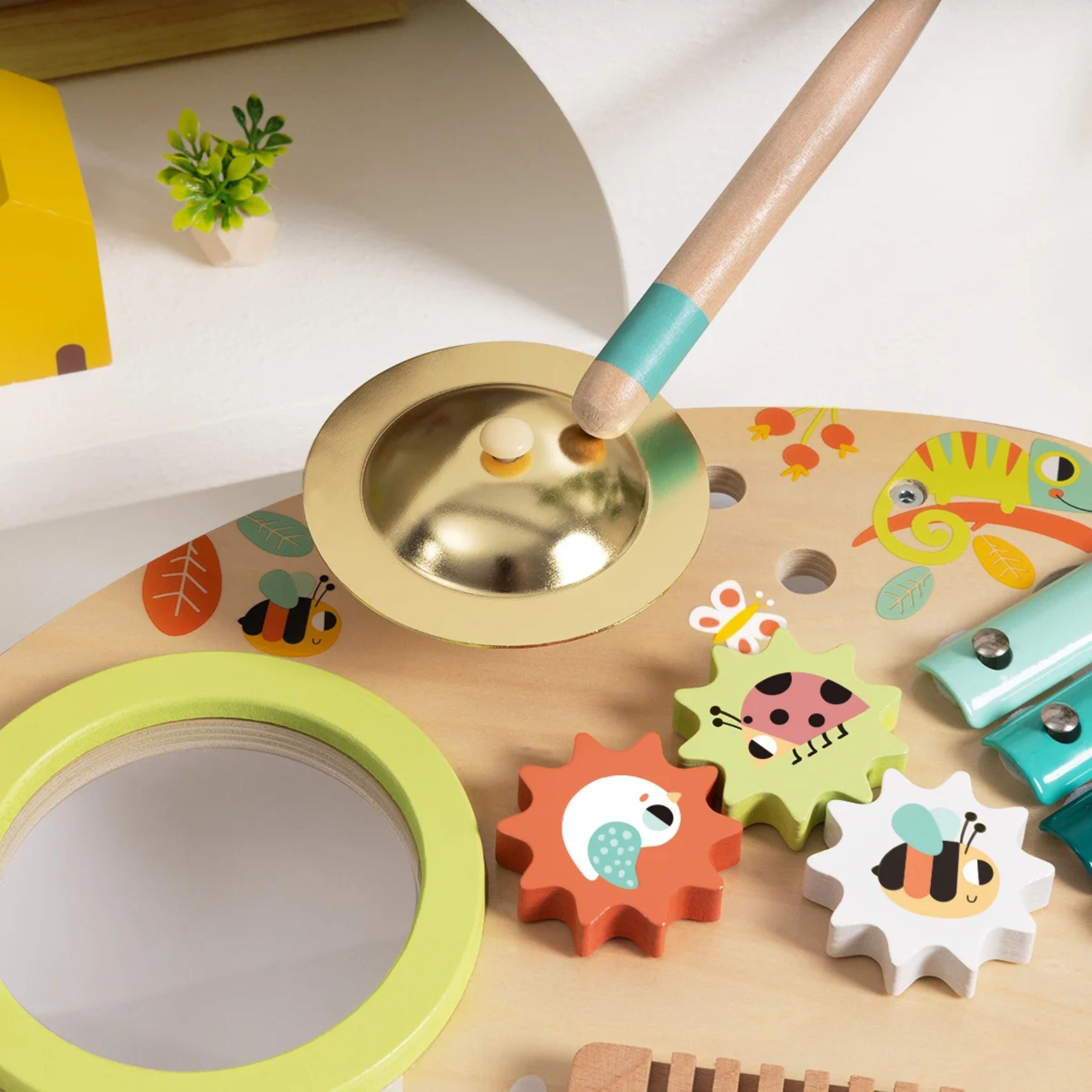 Tooky Toy Strumento multifunzionale Centro musicale Xilofono Ingranaggi Grattugia Tamburo Bacchette per piatti
