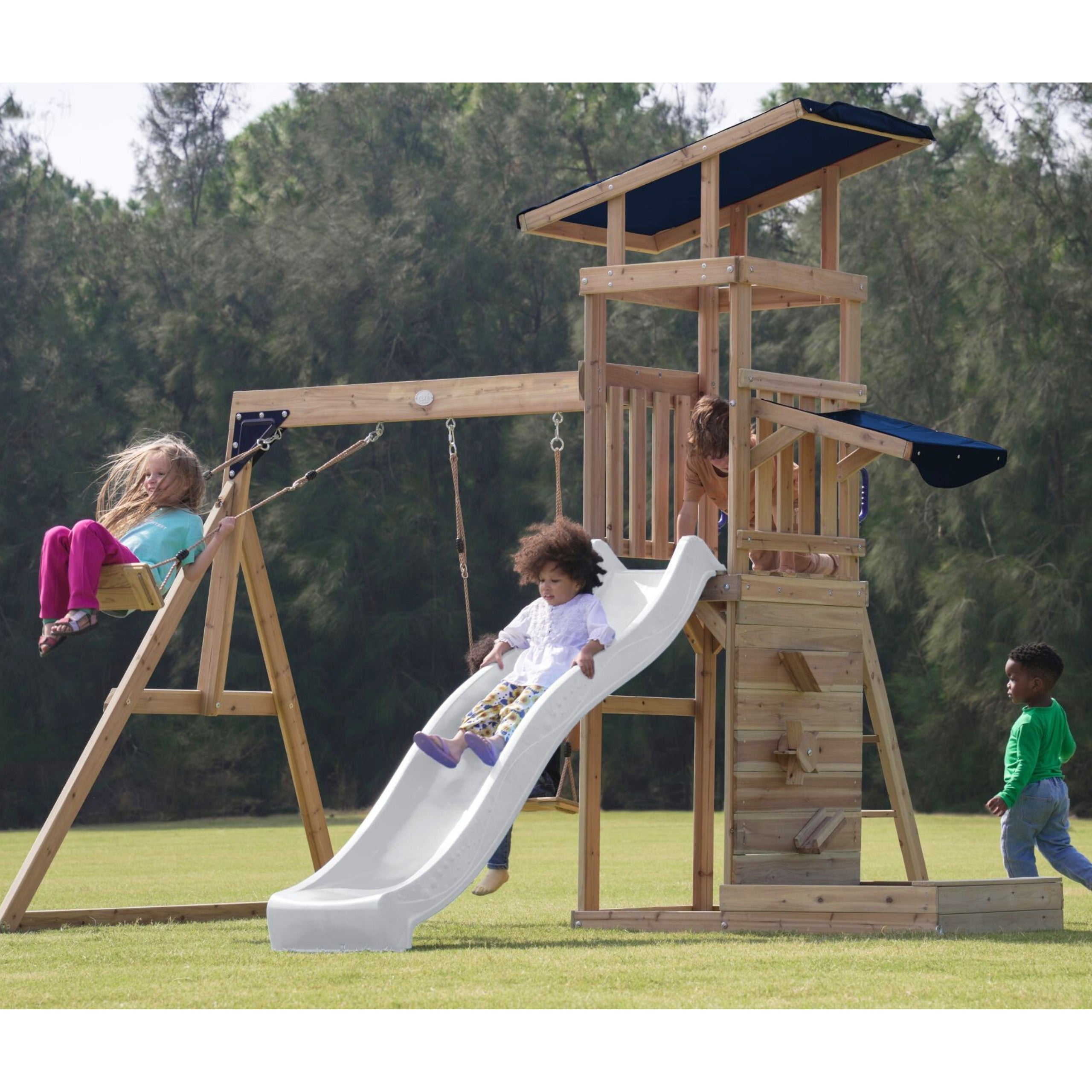 Altalene per parco giochi in legno Axi, torre con scivolo e sabbiera, colore bianco