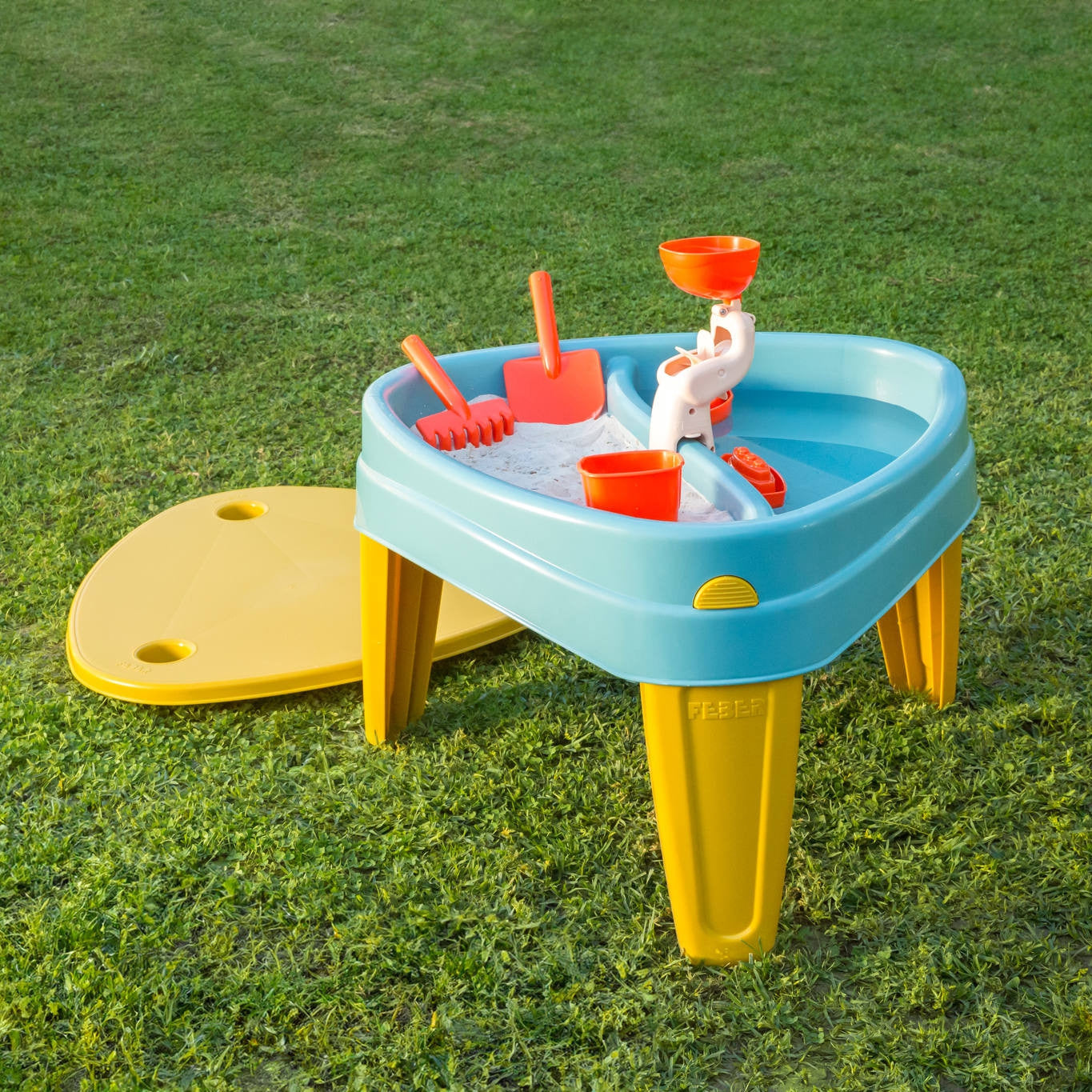 Mesa de água casual 3 em 1 Feber com tampa Sandbox Mesa de piquenique Acessórios para mesa