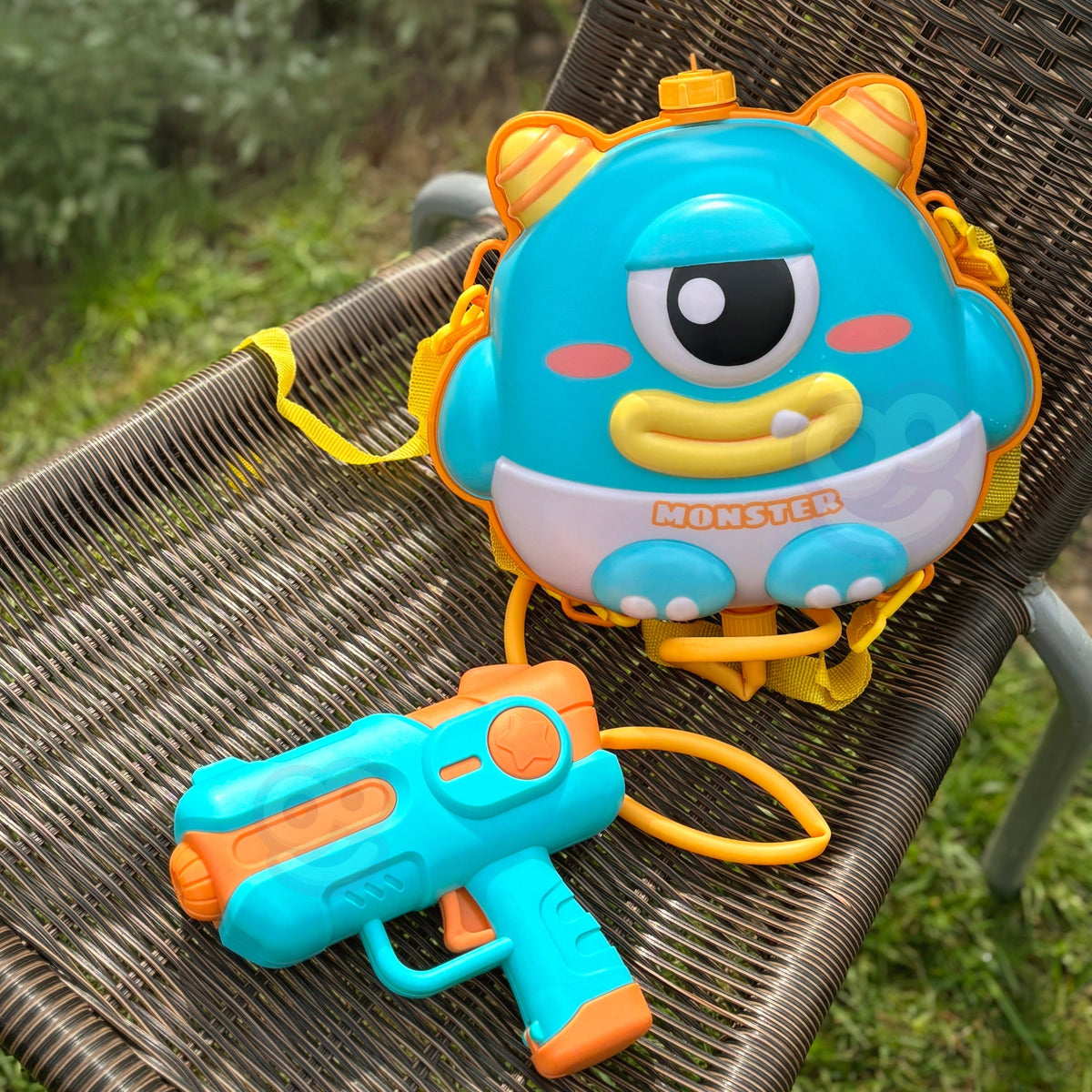 Woopie Wasserpistole mit Rucksack Ufo Monster – Fassungsvermögen 2,1 l