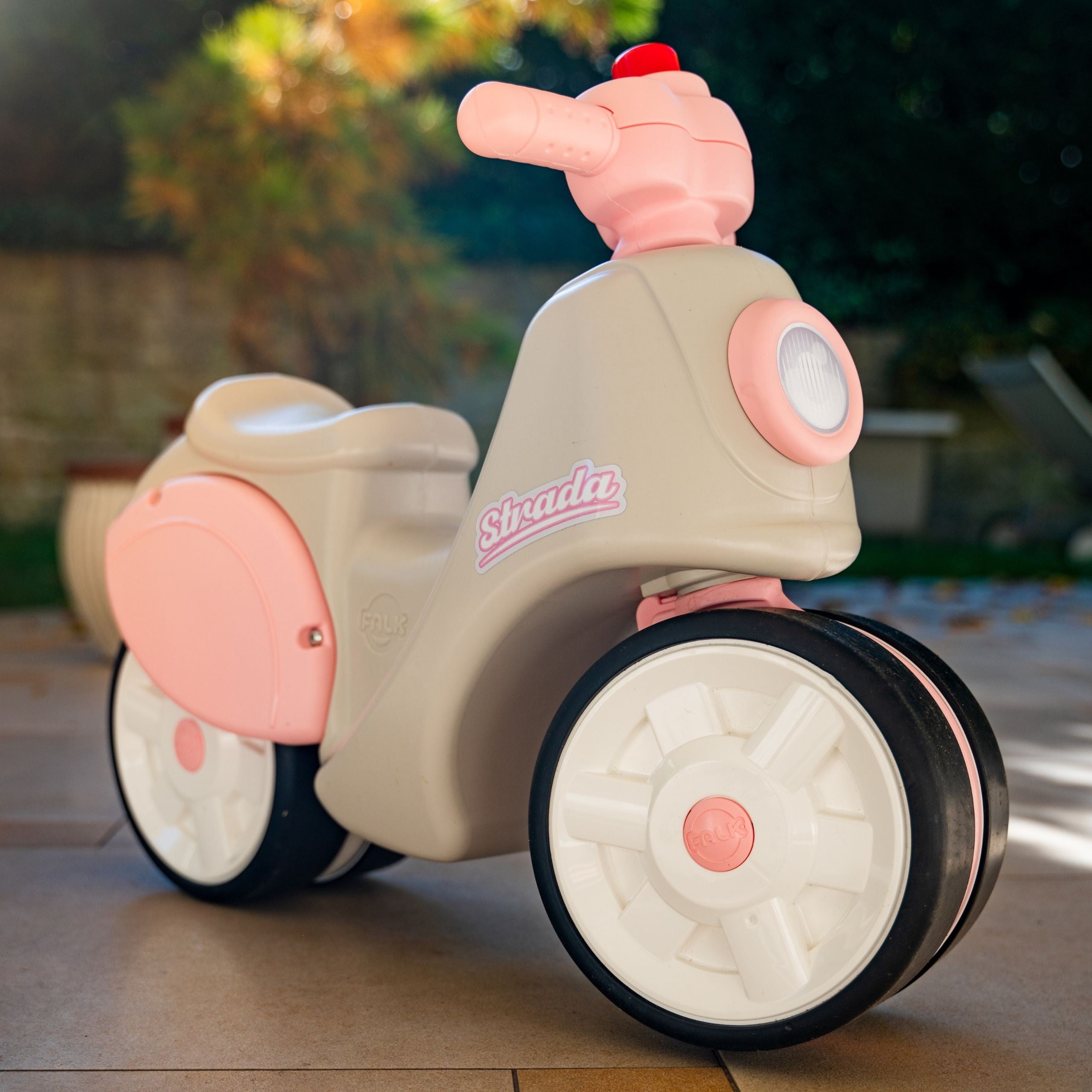 Falk Scooter Strada Retro Ride-on За момичета Безшумни гуми от 1 година