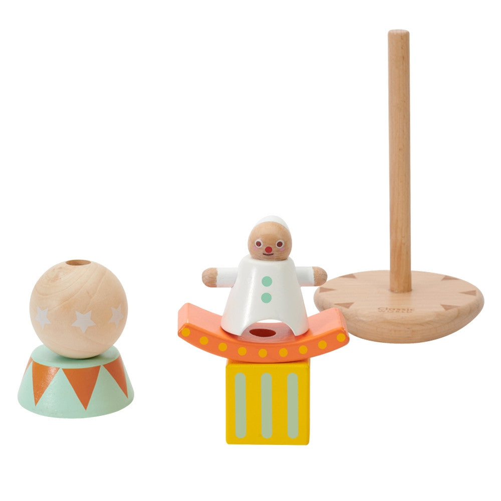 Classic World Holzpuzzle-Pyramidenblöcke, die einen glücklichen Clown ausbalancieren