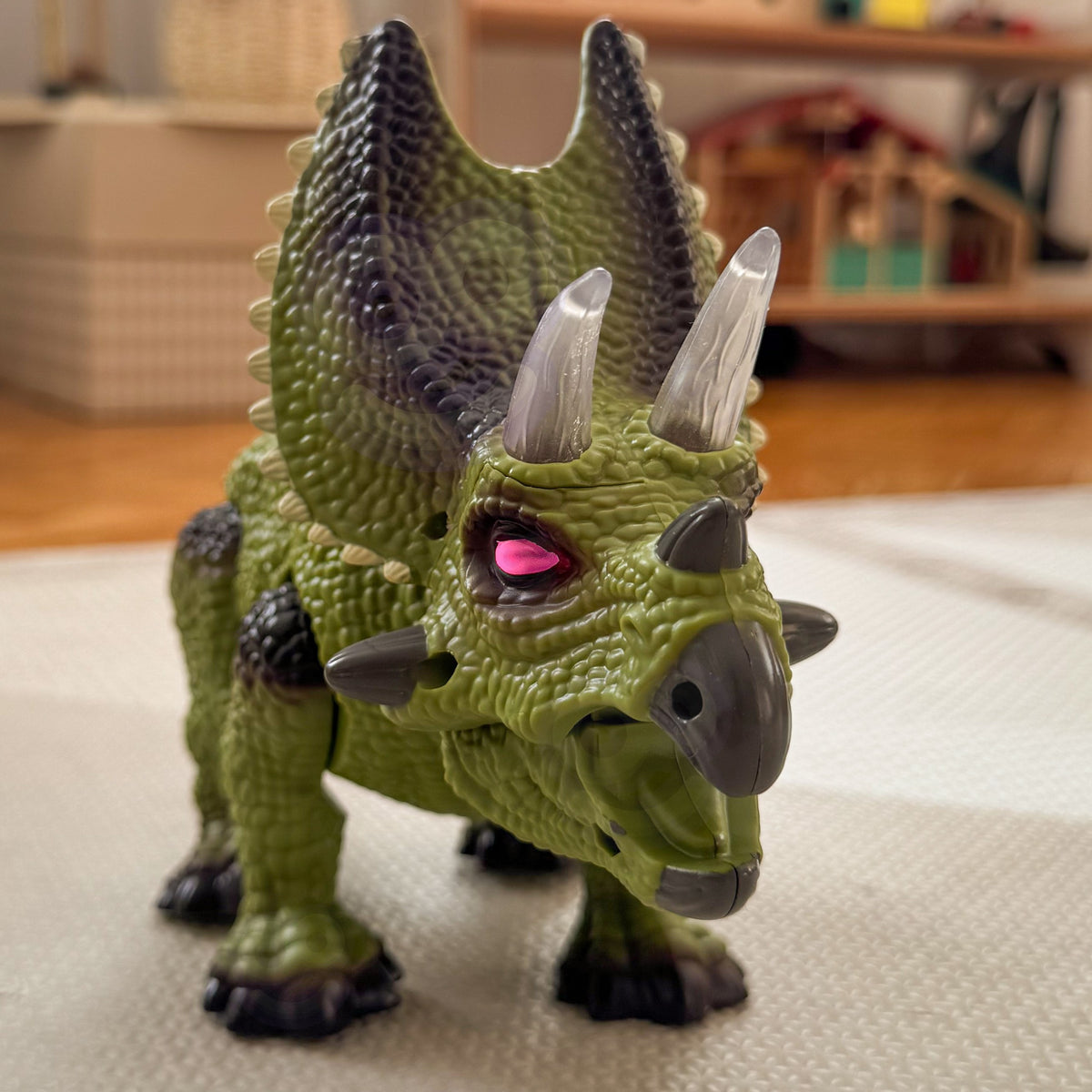 Woopie Triceratops, robot dinosauro radiocomandato telecomandato