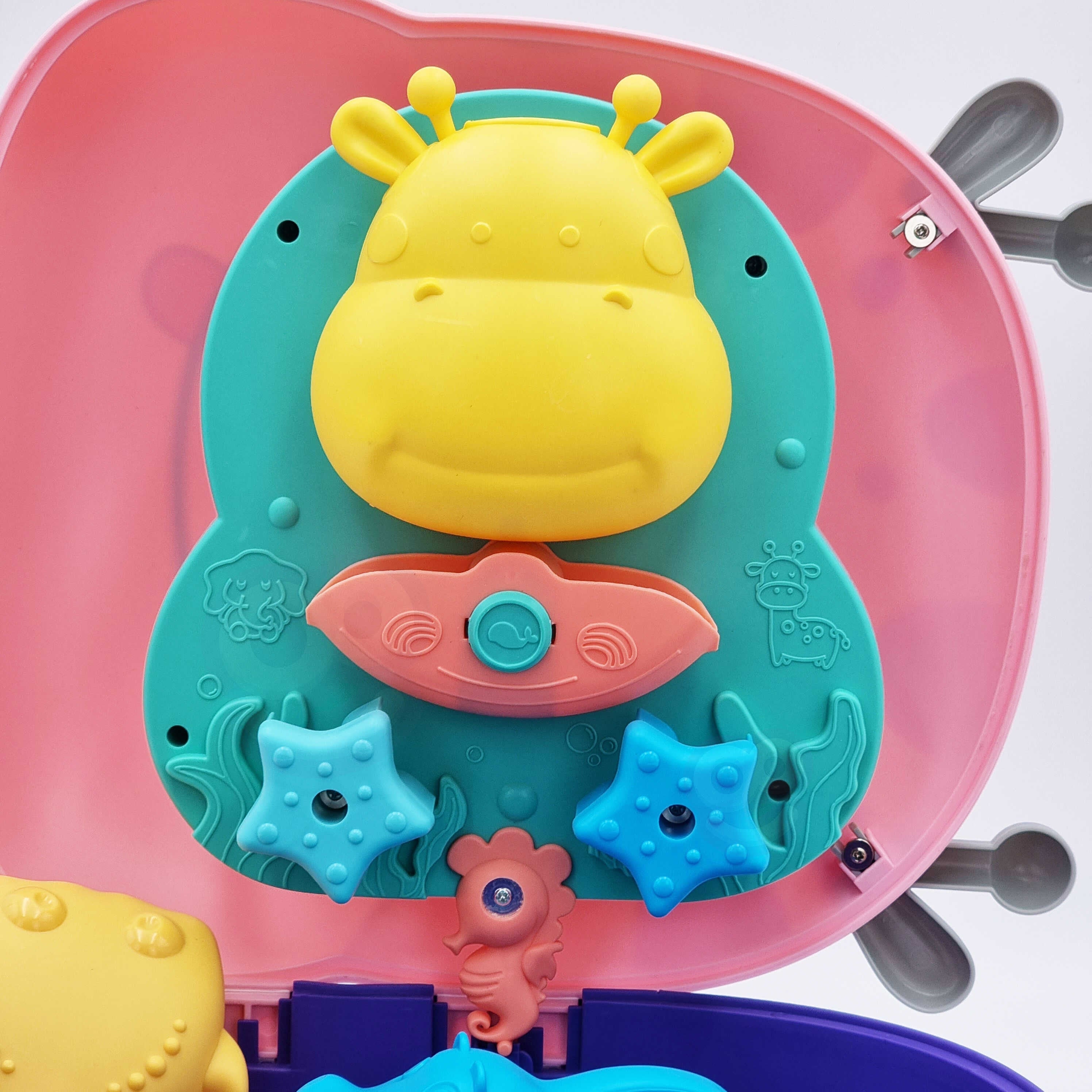 Комплект пясъчник Woopie 3 в 1: куфар с елен + водна играчка