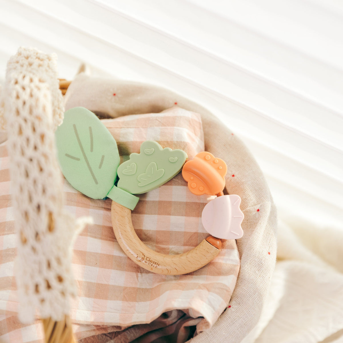 Classic World Wooden Sensor Teether Eco Babáknak 0m+