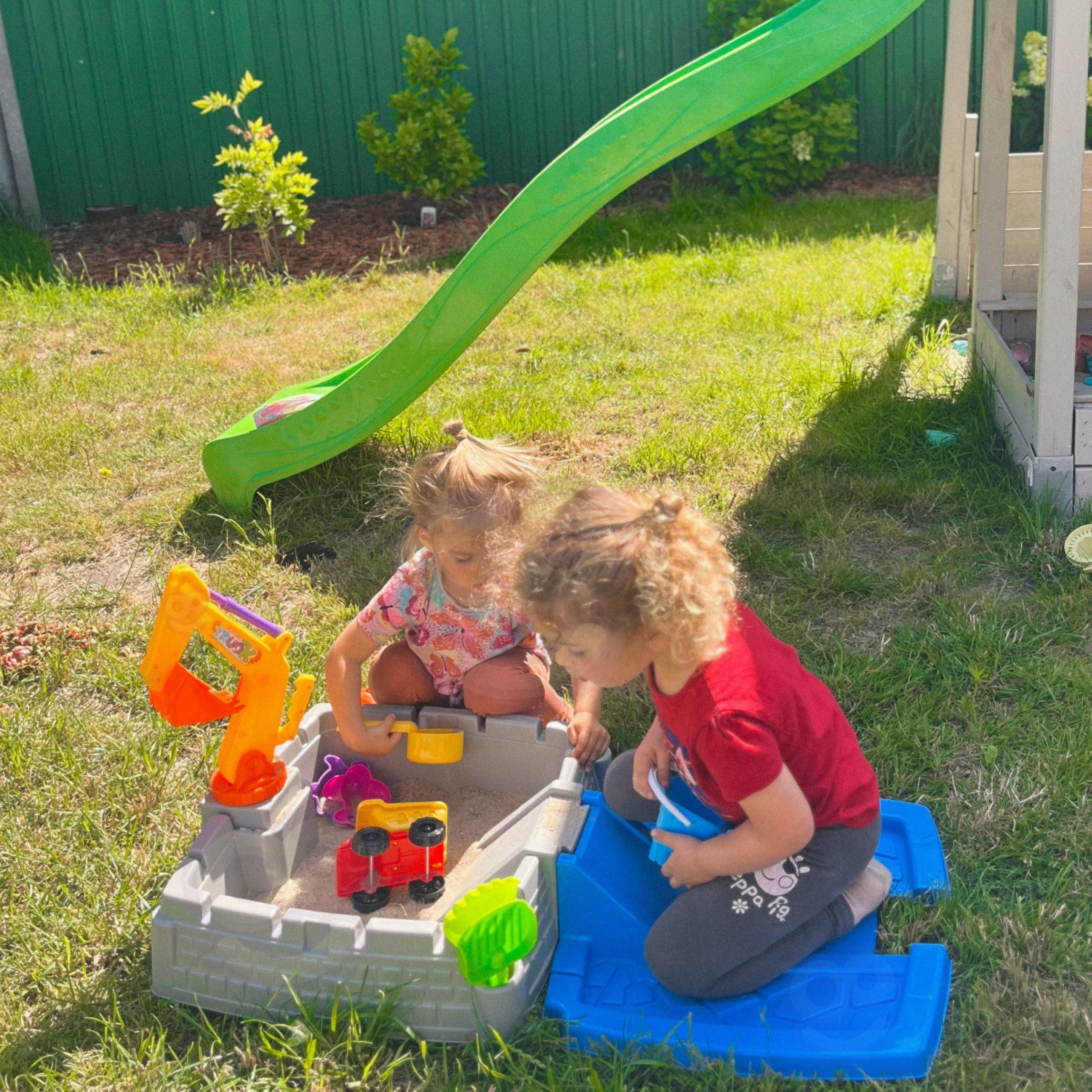 Woopie Portable Sandbox Castle Lockable + 9 Acc.