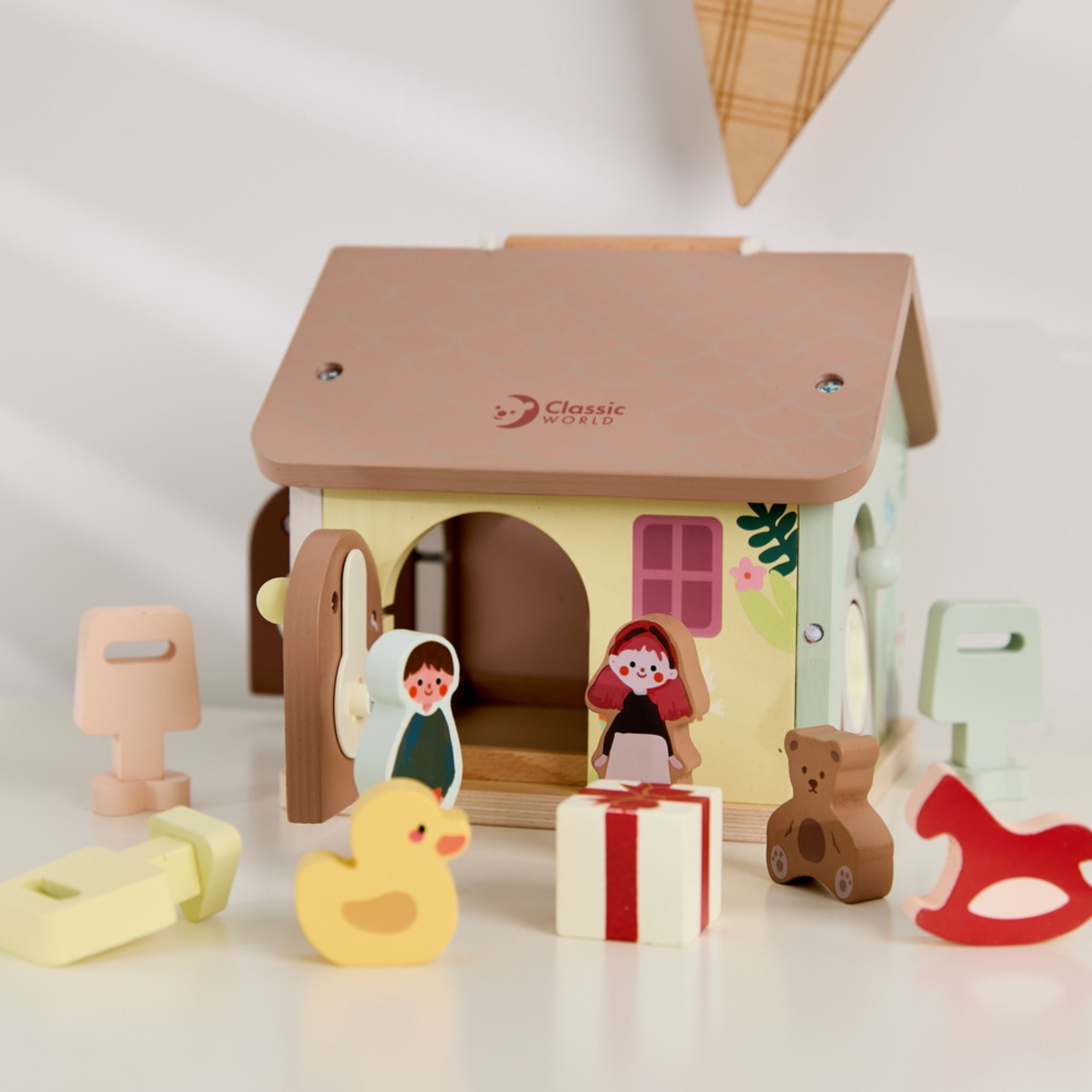 Casa educativa sensoriale in legno Classic World con serrature e chiavi 11 pezzi.