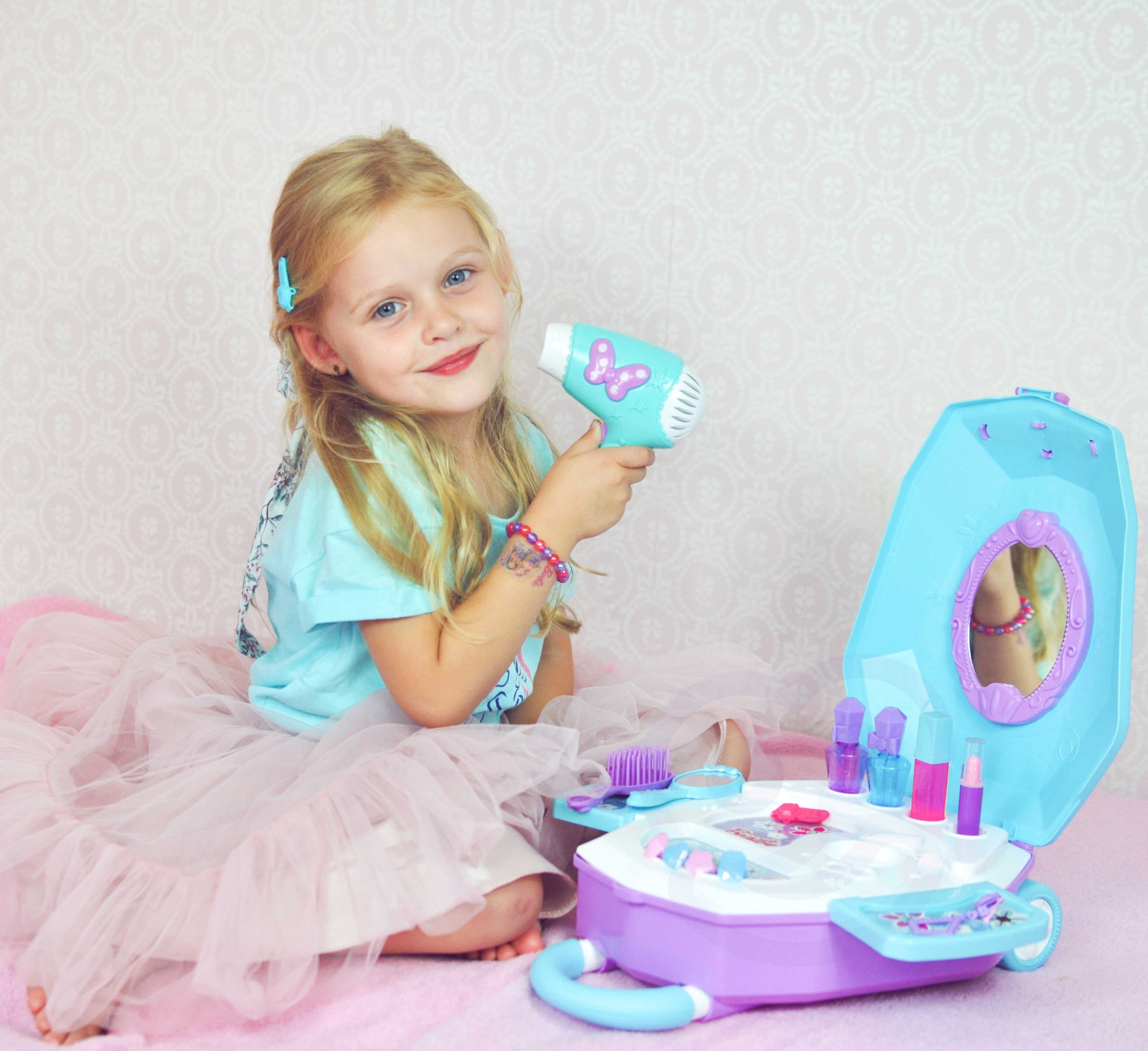Woopie Dressing Table For Girls 2 In 1 Beauty Salon In A Suitcase
