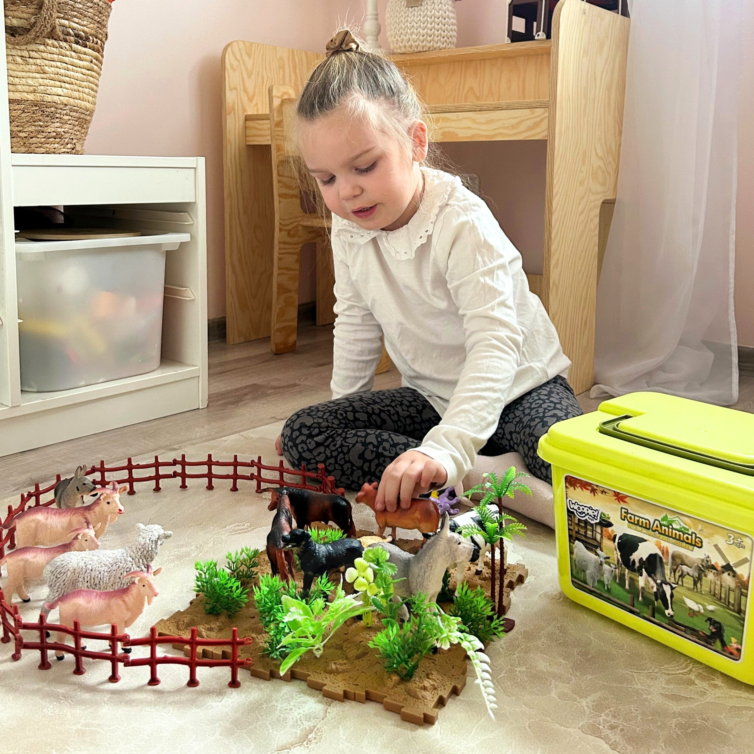 Woopie Set Of Farm Figures + Chest 57 Pcs.