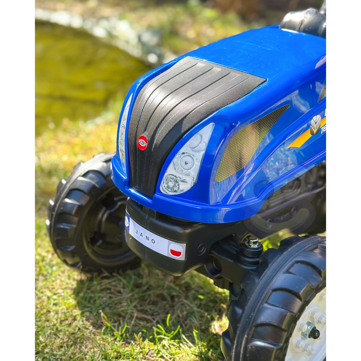 Tractor De Pedales Falk New Holland Con Remolque Y Capó Abatible 2-5 Años