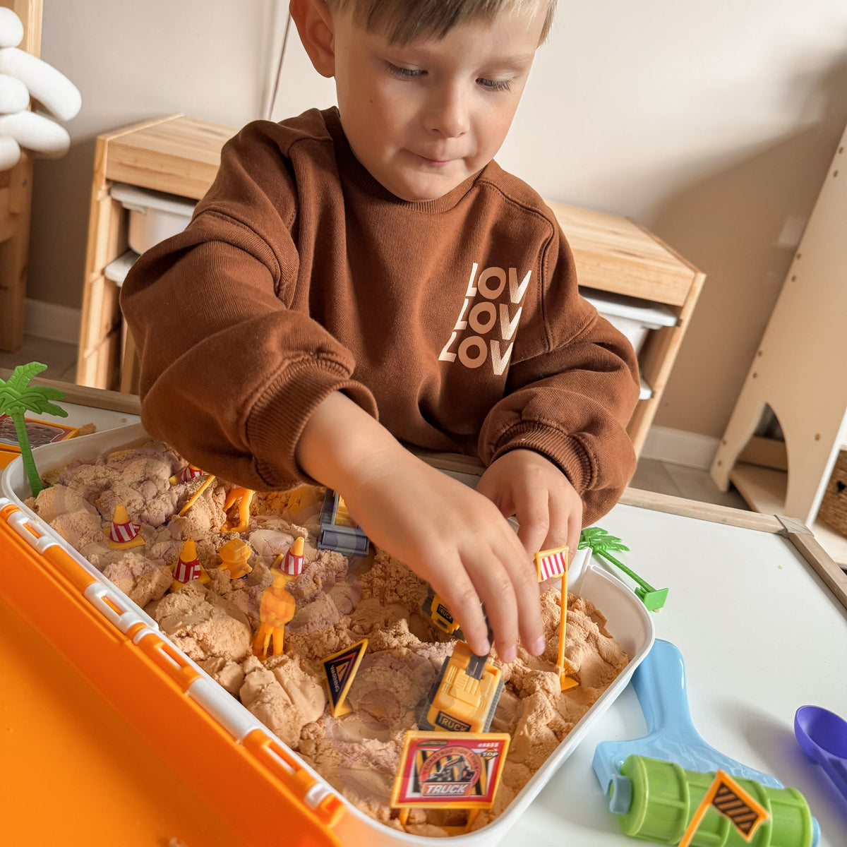 Woopie Kinetic Sand Baustellen-Set im Koffer, Fahrzeuge, 1 kg