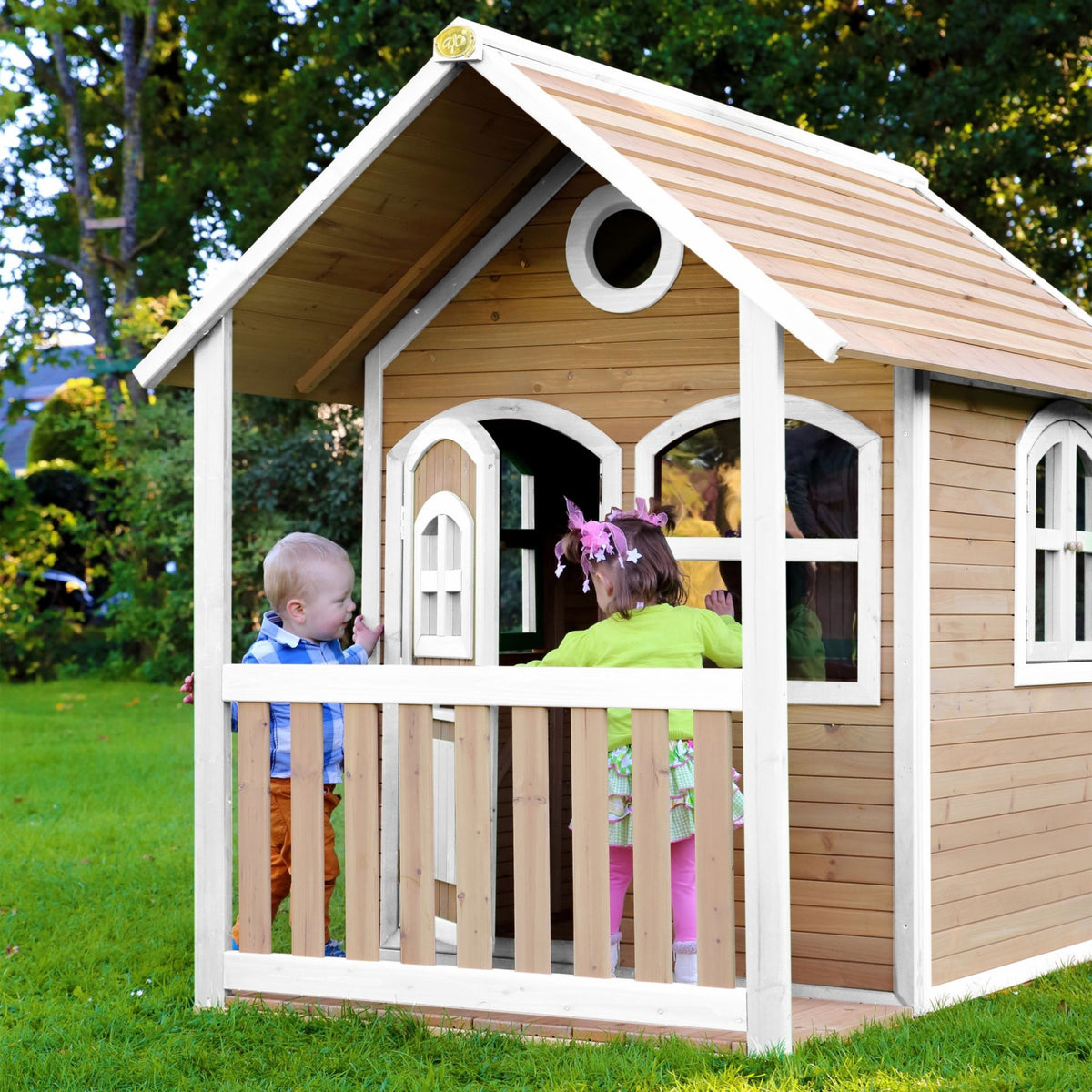 Axi Holzhaus mit Fenstern Alex Spielhaus 178 cm