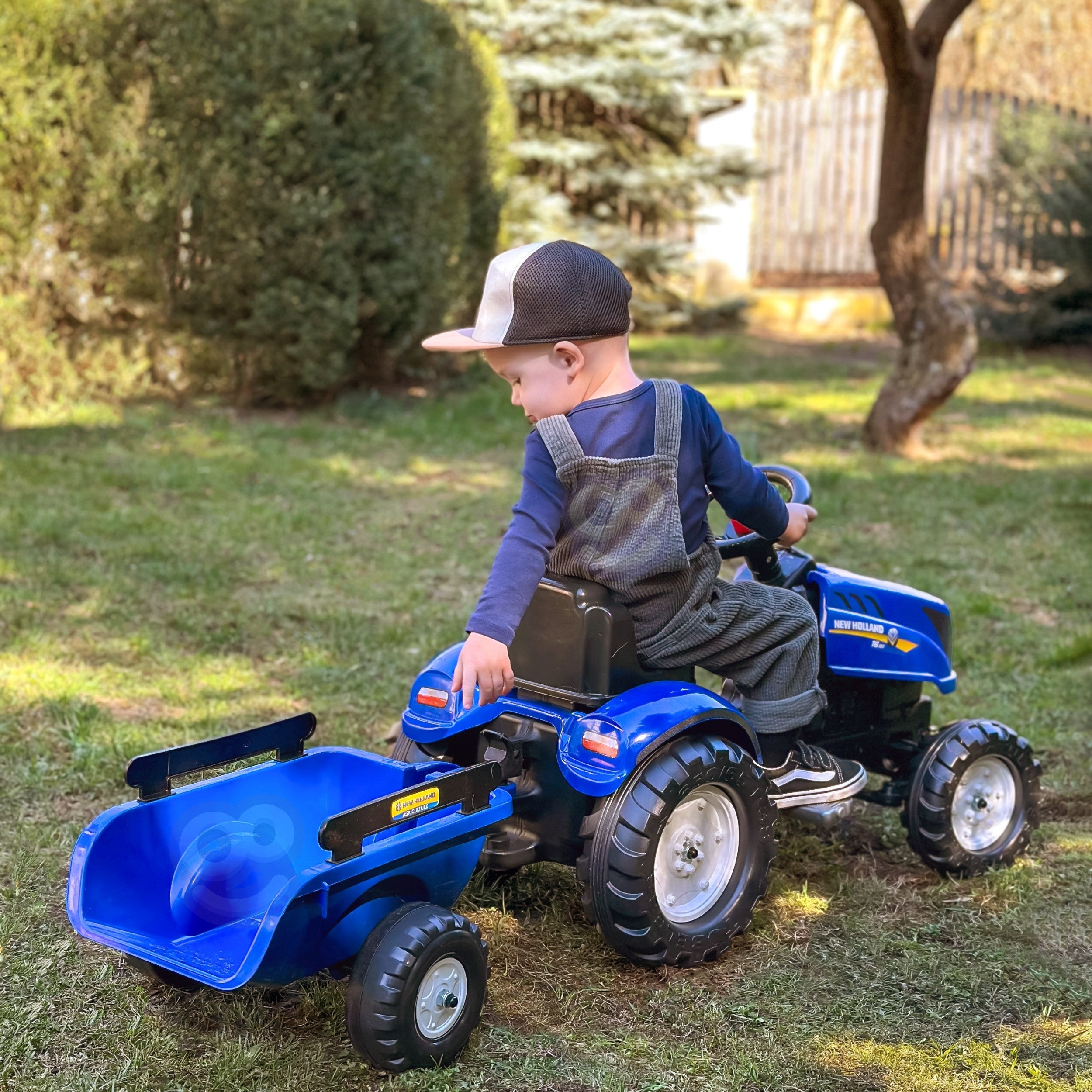 Педал трактор Falk New Holland с ремарке и отварящ се капак 2-5 години