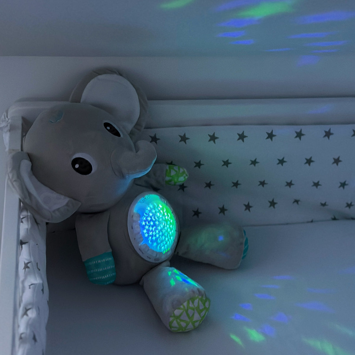 Woopie Bebé Elefante De Peluche Con Proyector Y Sonidos Relajantes, 12 Melodías
