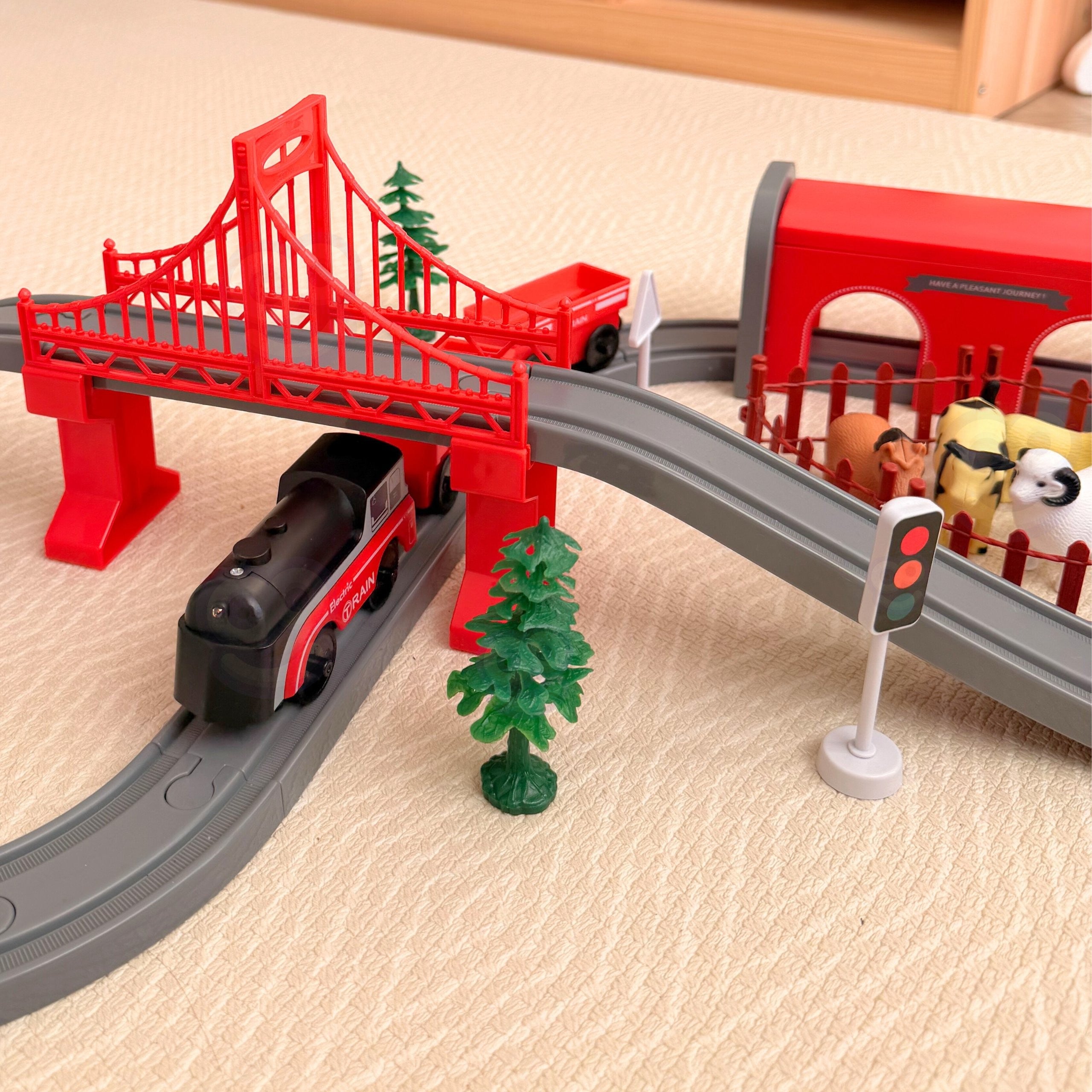Woopie Electric Train Set Locomotive Track Farm Animals 70 Pcs.