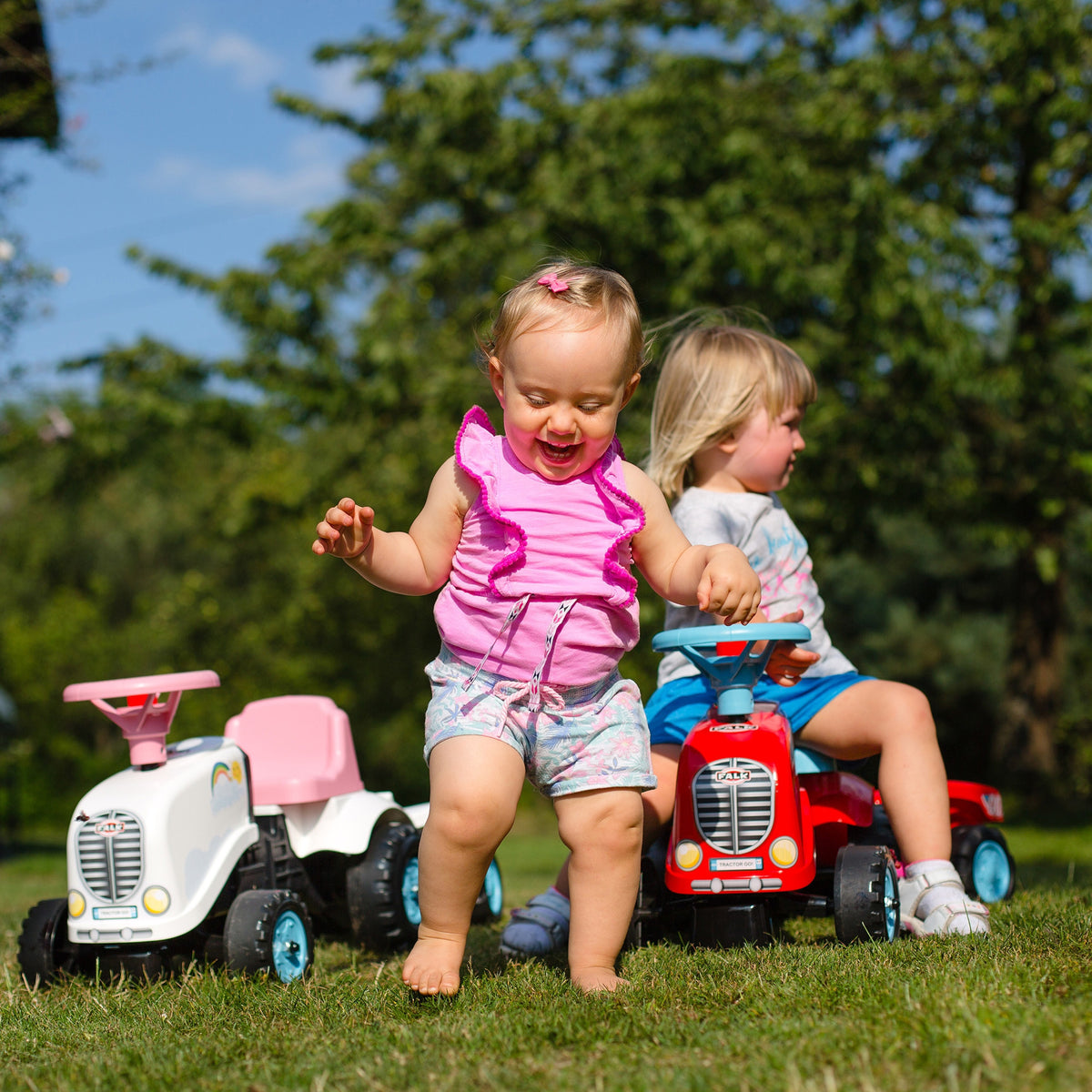 Tractor para montar Falk ¡Go! Con Remolque Rojo 1-3 Años