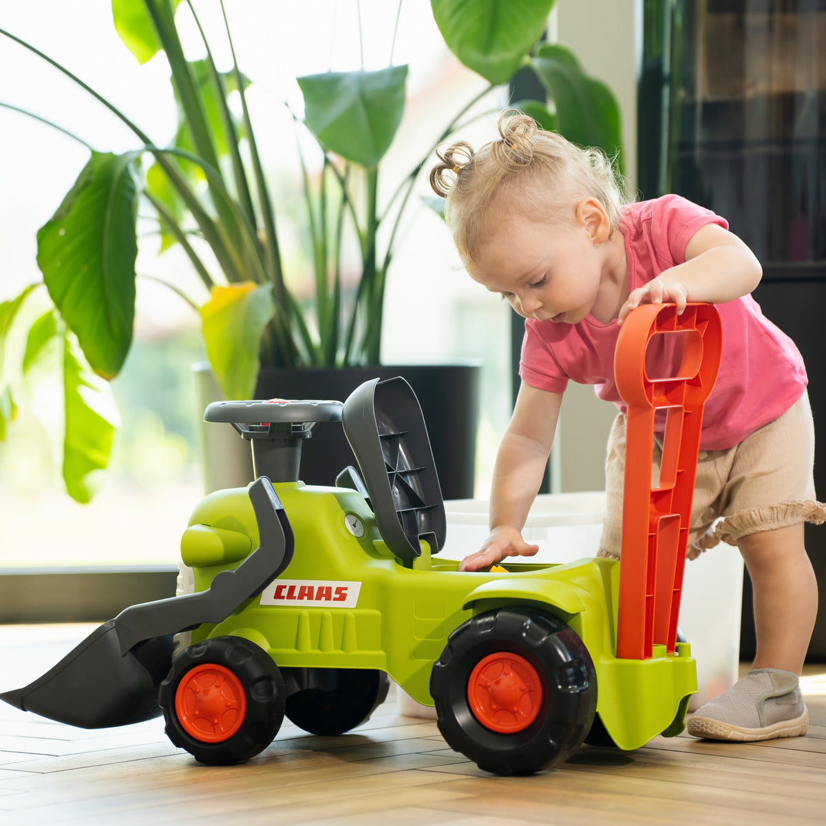 Falk Ride-on Traktor s prívesom a lyžicou