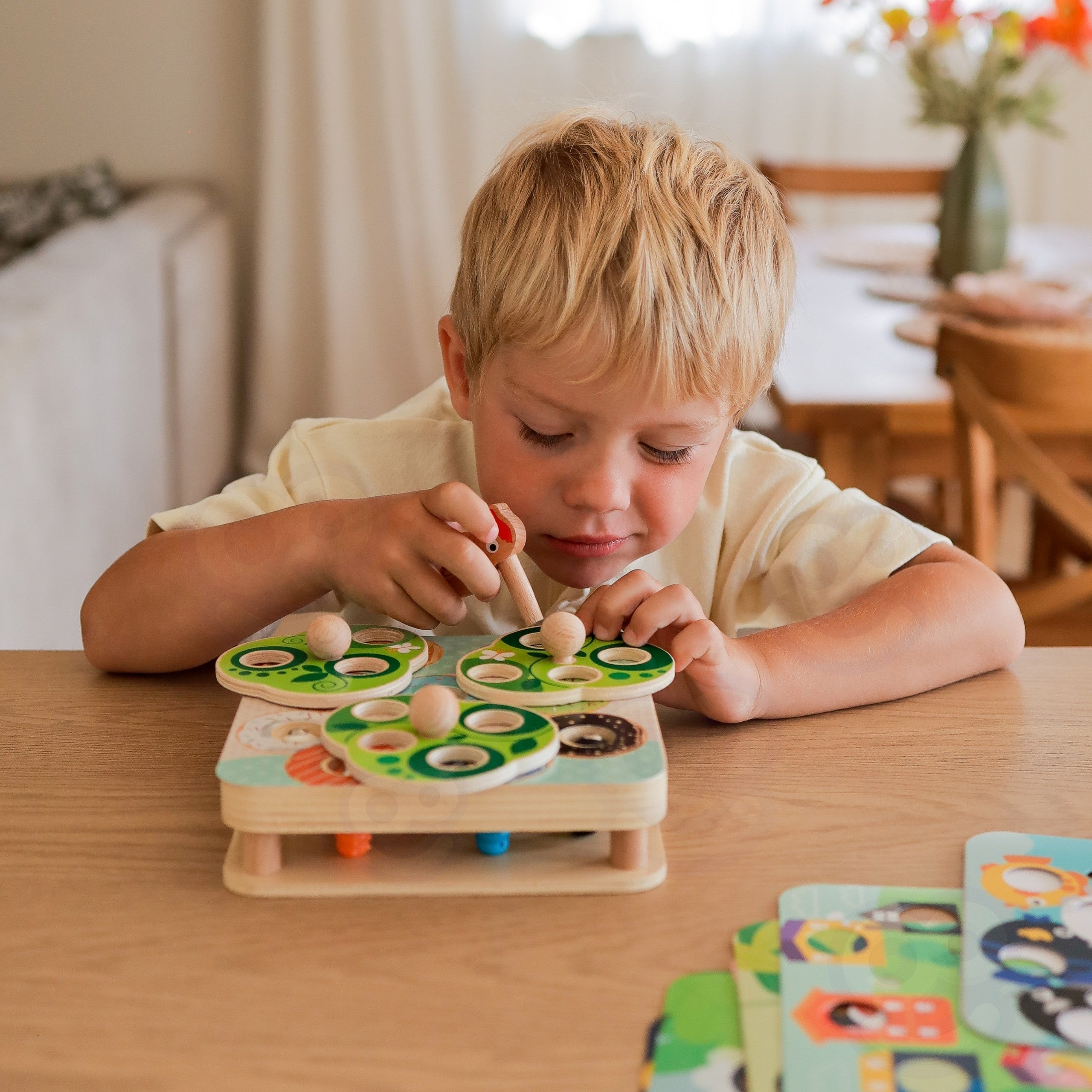 Tooky Toy Дървена аркадна игра 2 в 1 Издърпайте буболечките за деца