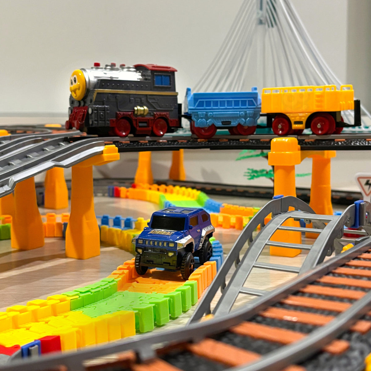 Woopie Trem Elétrico Pista de Corrida 2 em 1 Trem Viaduto Carro Xxl 192 Unidades.
