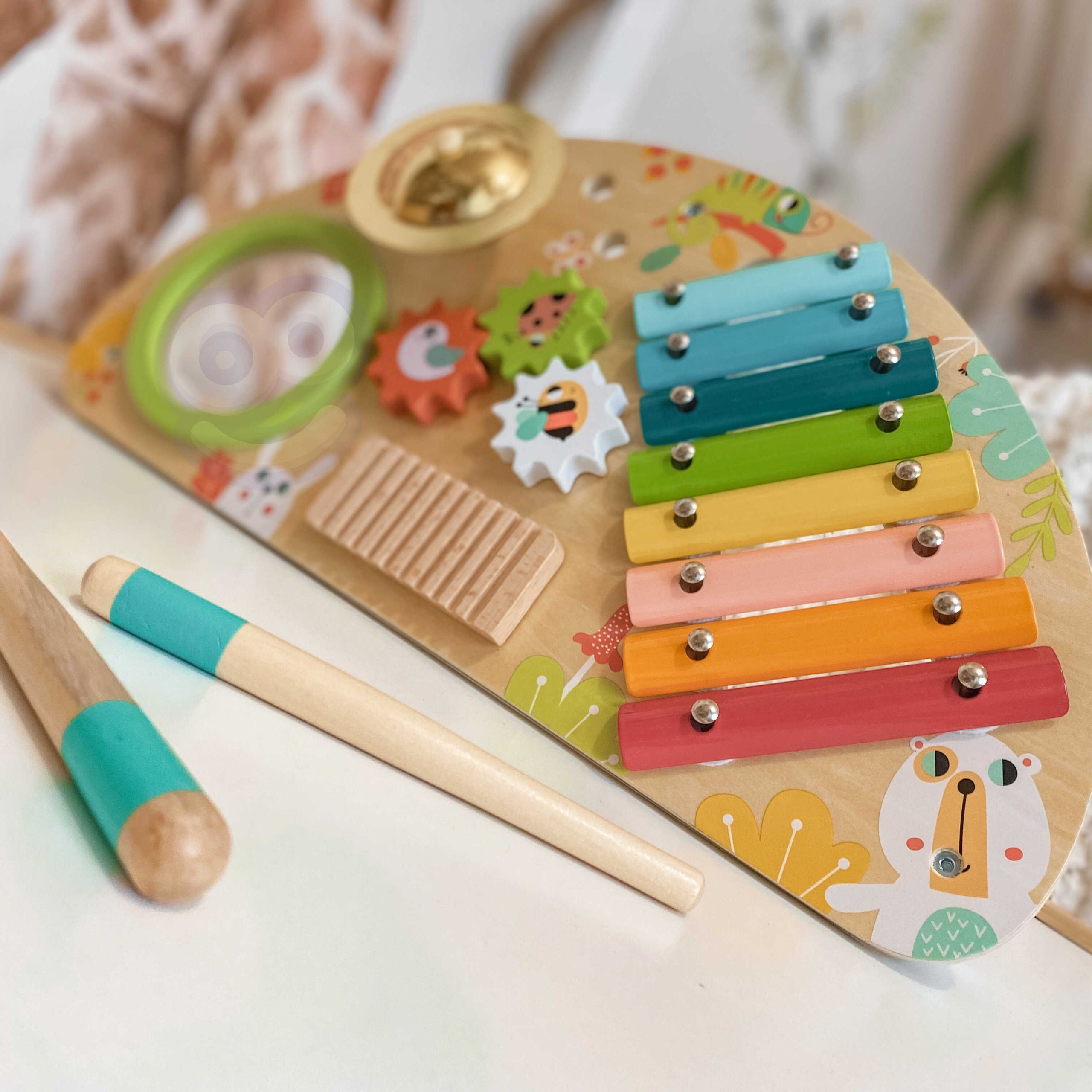 Tooky Toy Strumento multifunzionale Centro musicale Xilofono Ingranaggi Grattugia Tamburo Bacchette per piatti