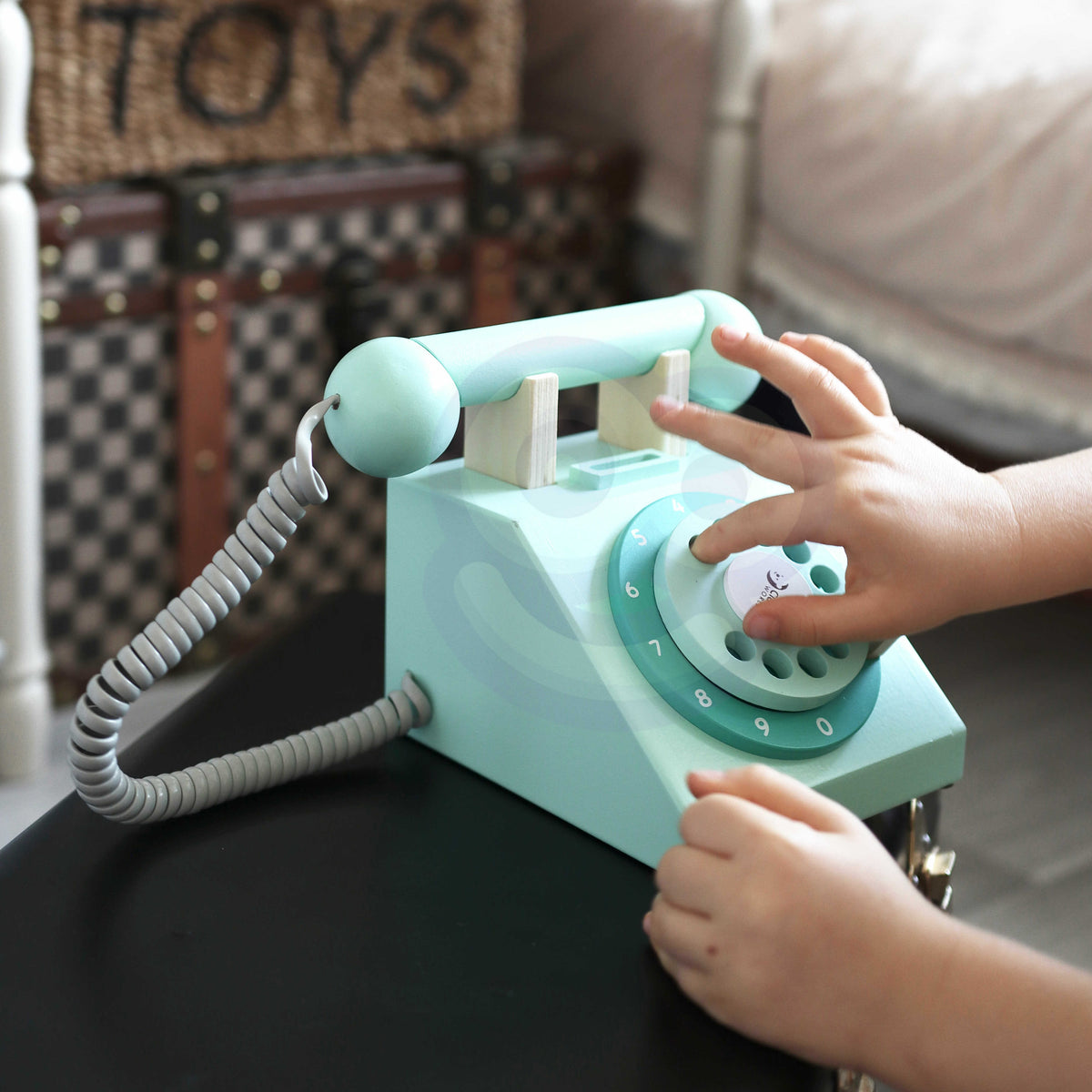 Classic World Klassisches Holztelefon für Kinder 4-tlg.