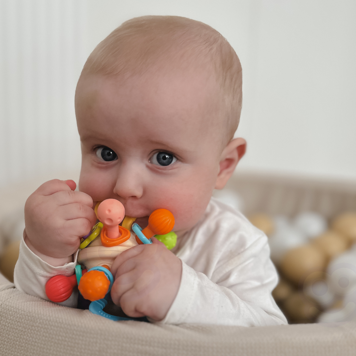 Woopie Baby Mäkká hrkálka 2v1 hryzátka Senzorická hračka pre bábätká 0m+
