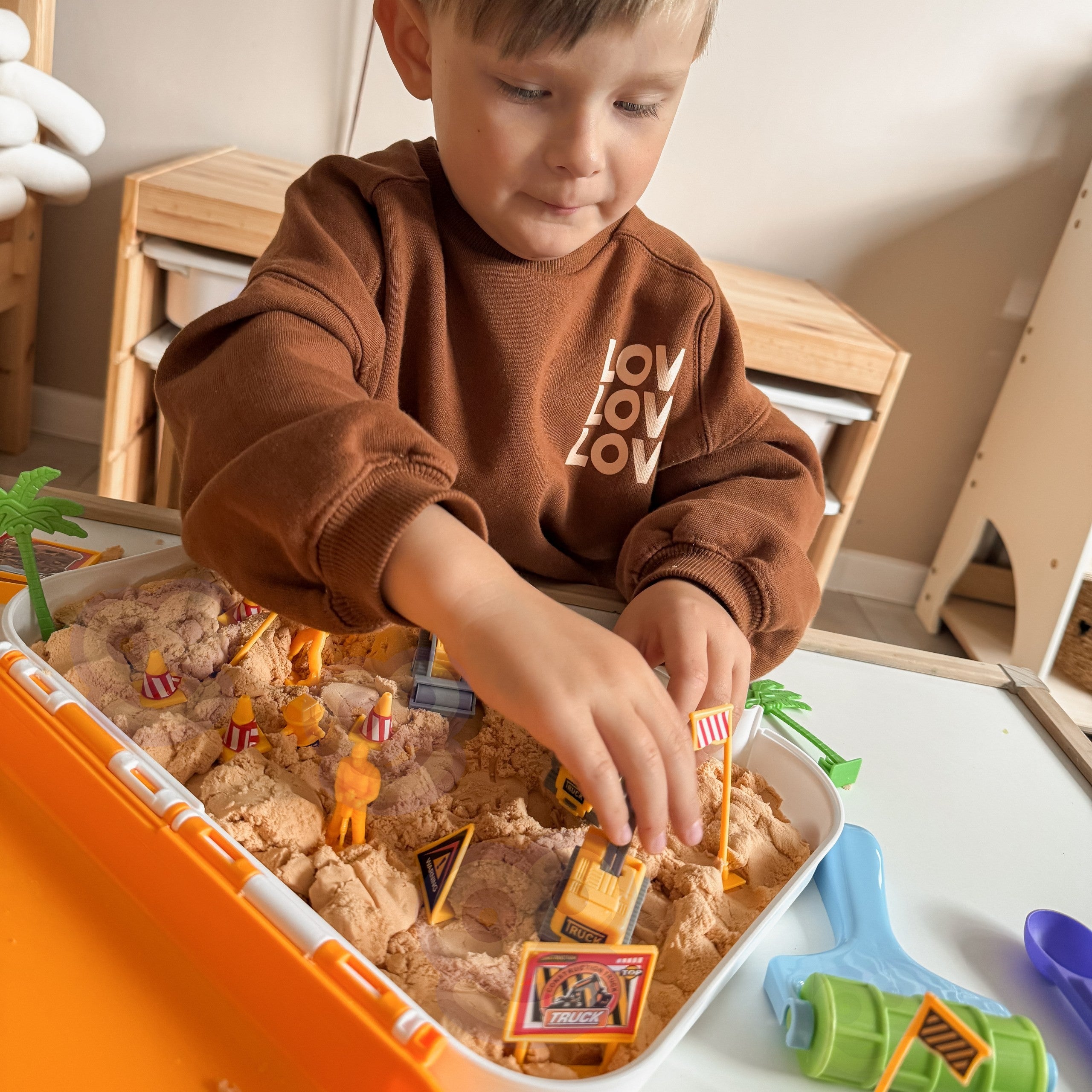 Woopie Kinetic Sand Stavební sada v kufru Vozidla 1kg