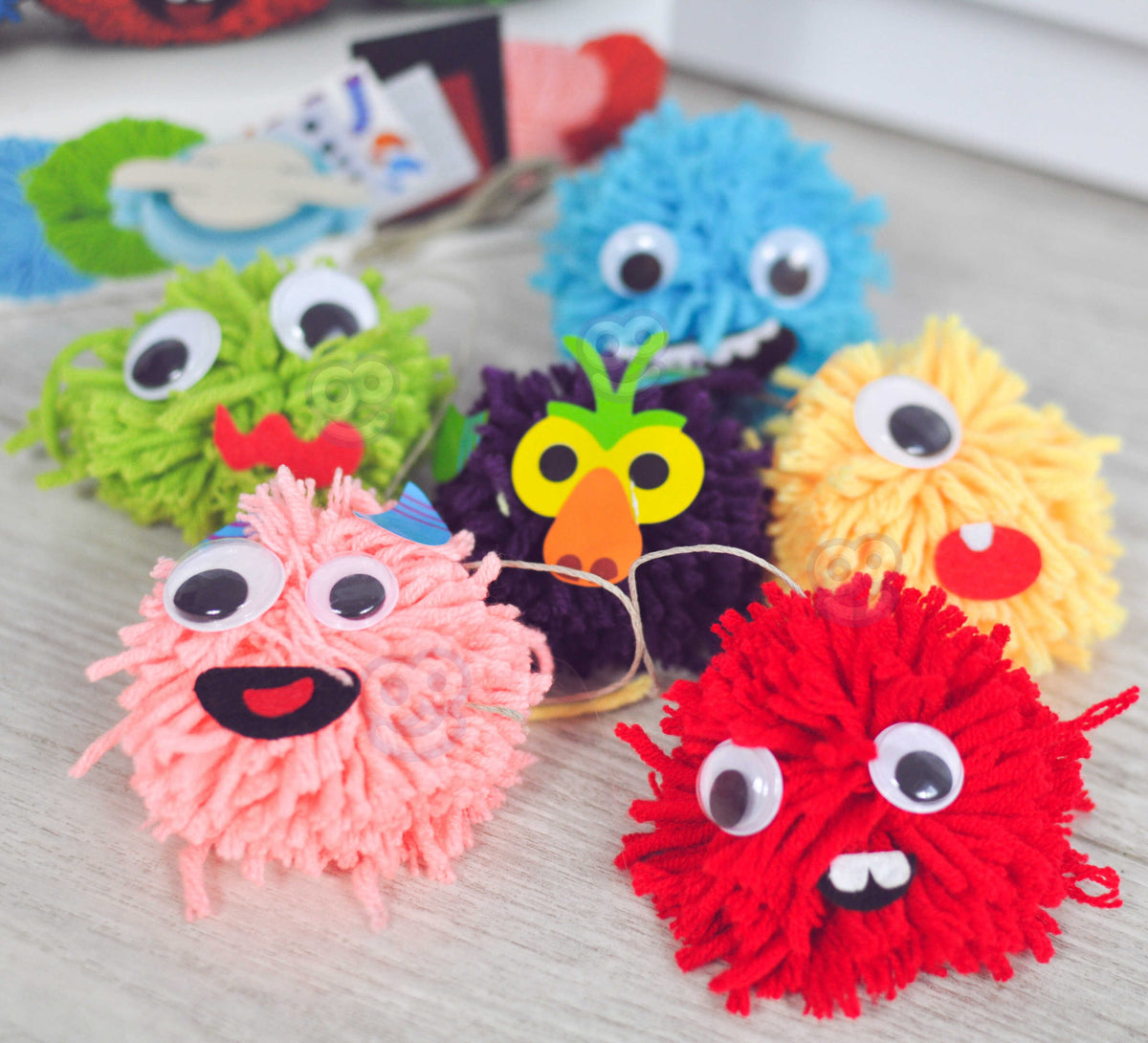Woopie Art&fun Kit creativo con pompones de monstruo