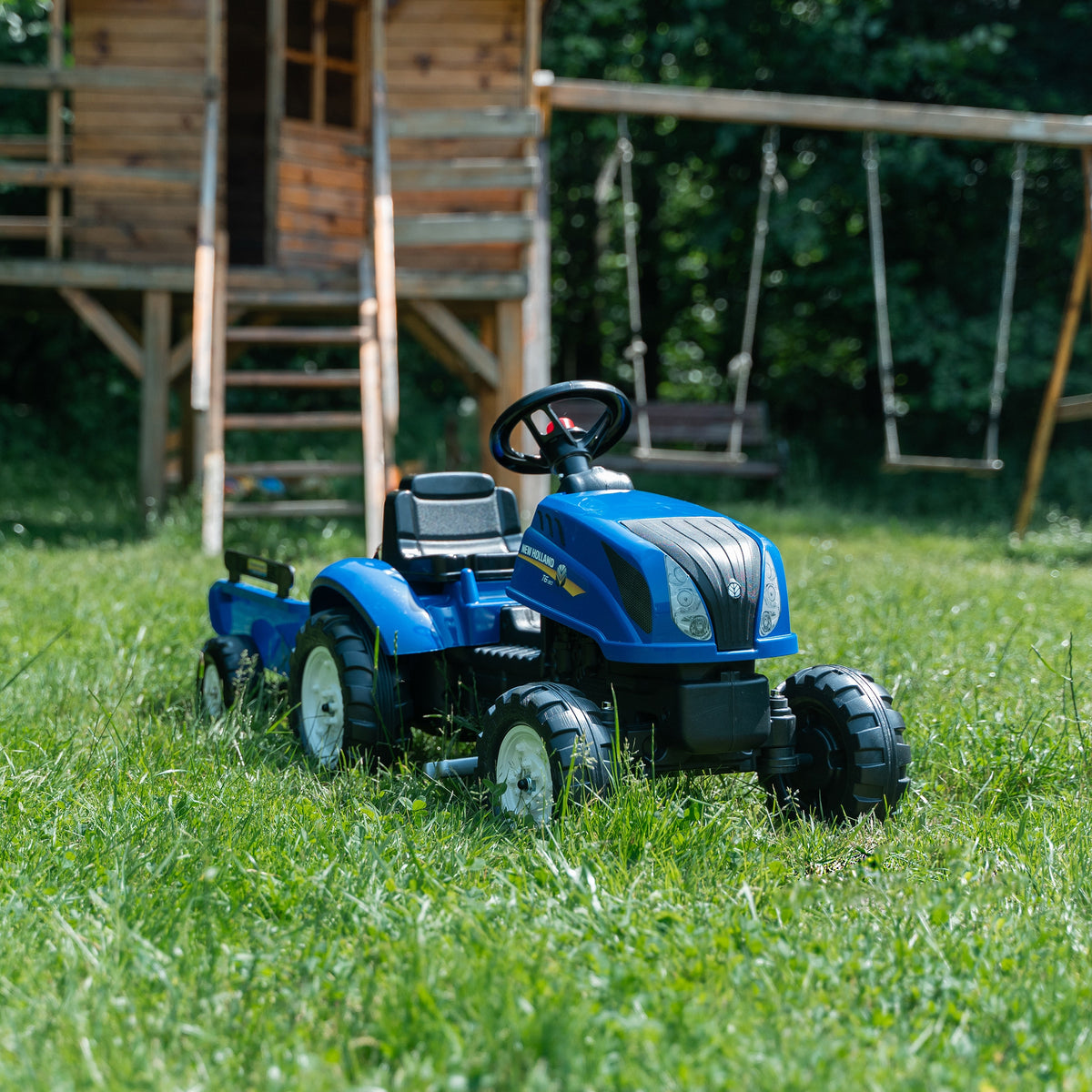 Tractor De Pedales Falk New Holland Con Remolque Y Capó Abatible 2-5 Años